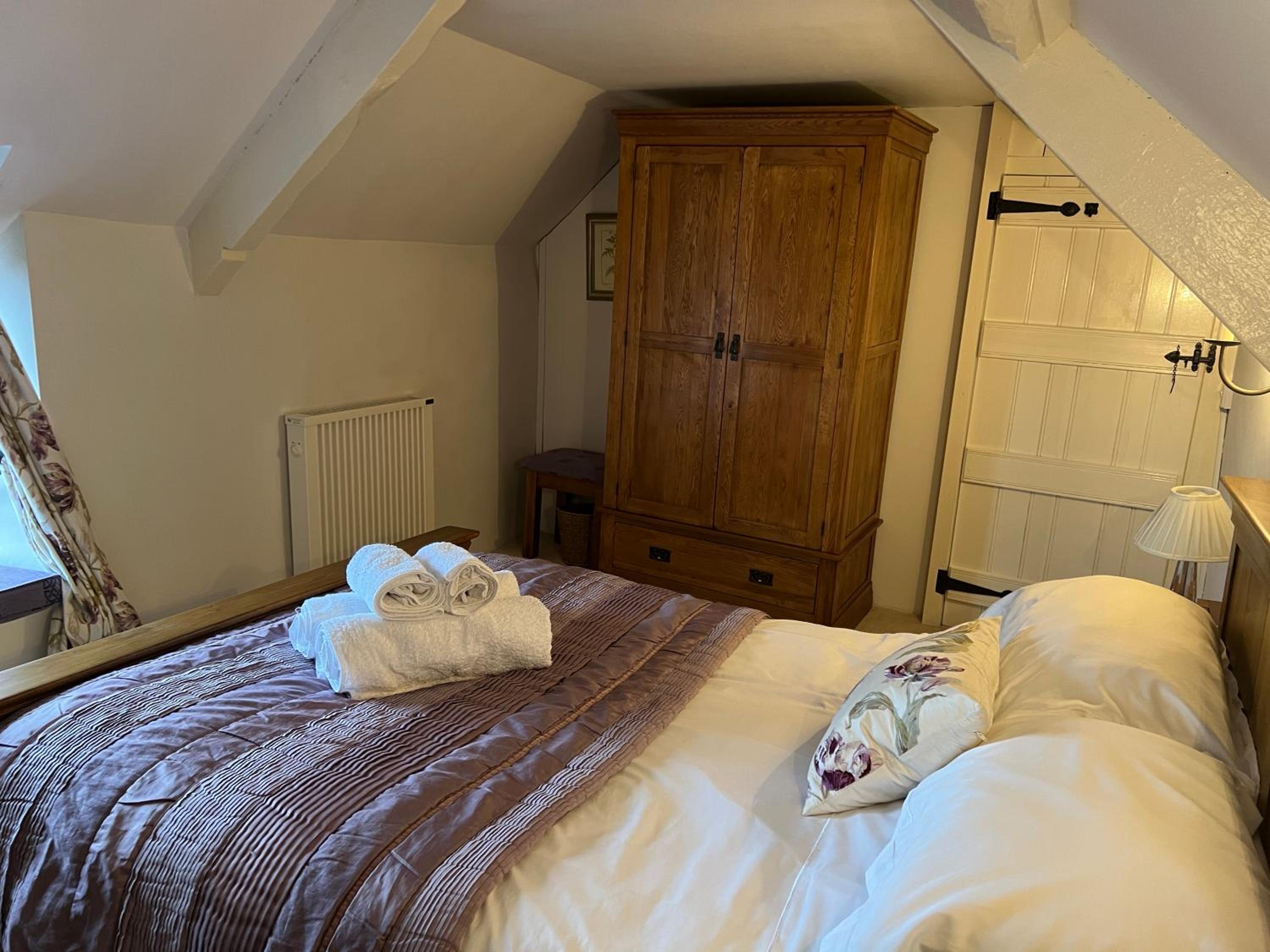 Characterful, Cosy Cotswold Cottage, Folly Cottage view 2