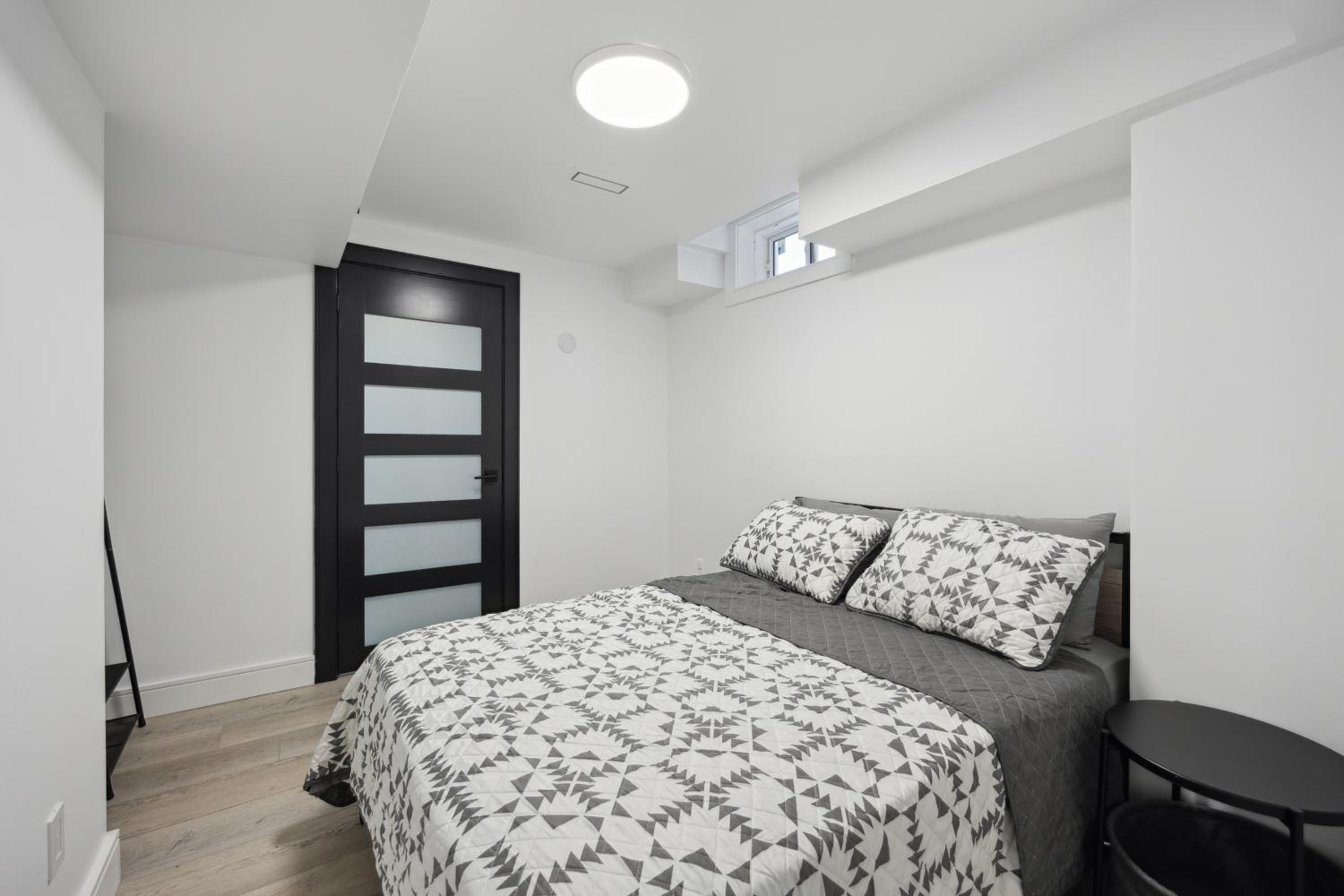 Modern Lower 2BR - Near Restaurants, River, Parks! Whitby