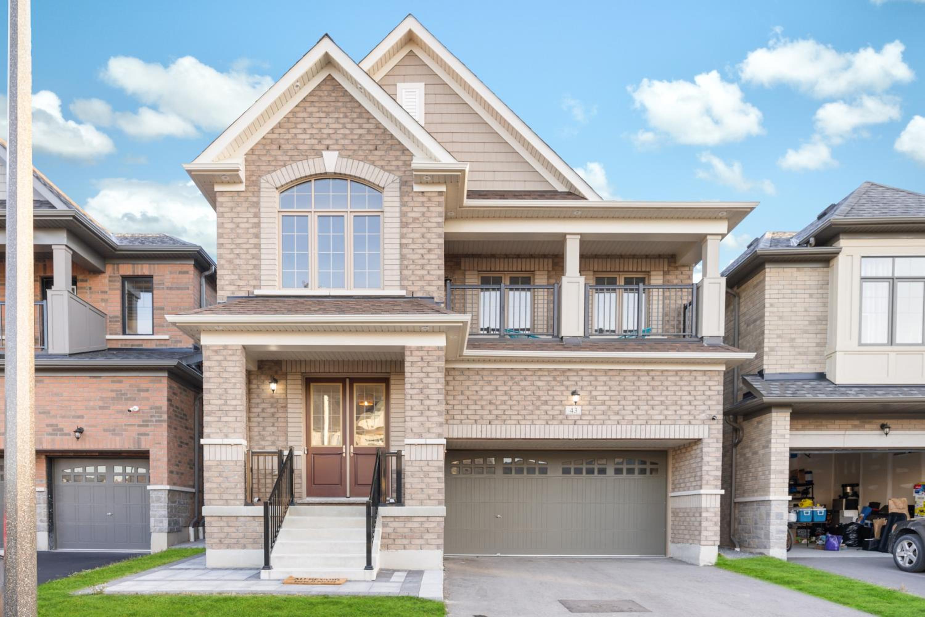 Modern Lower 2BR - Near Restaurants, River, Parks! Whitby