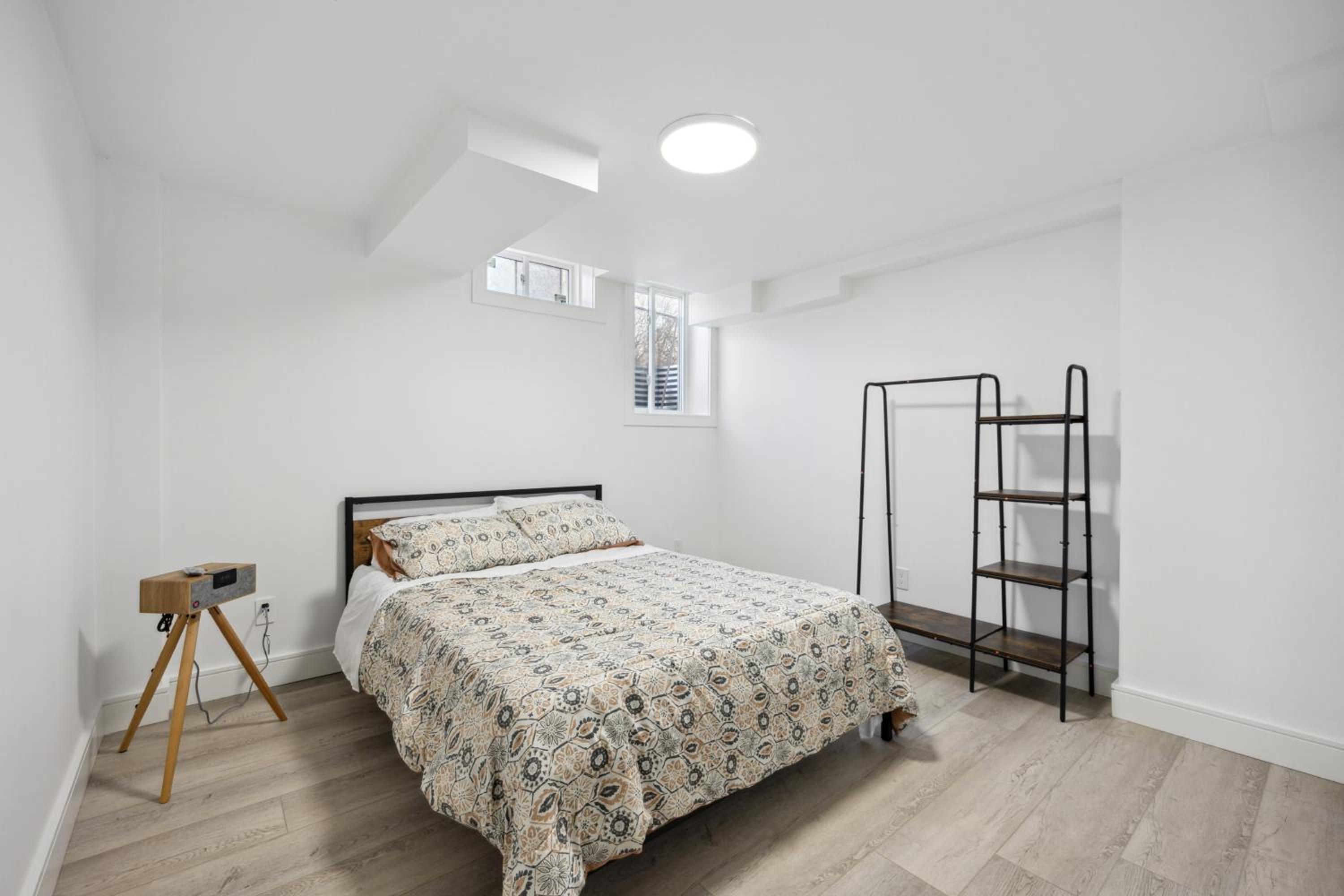 Modern Lower 2BR - Near Restaurants, River, Parks! Whitby