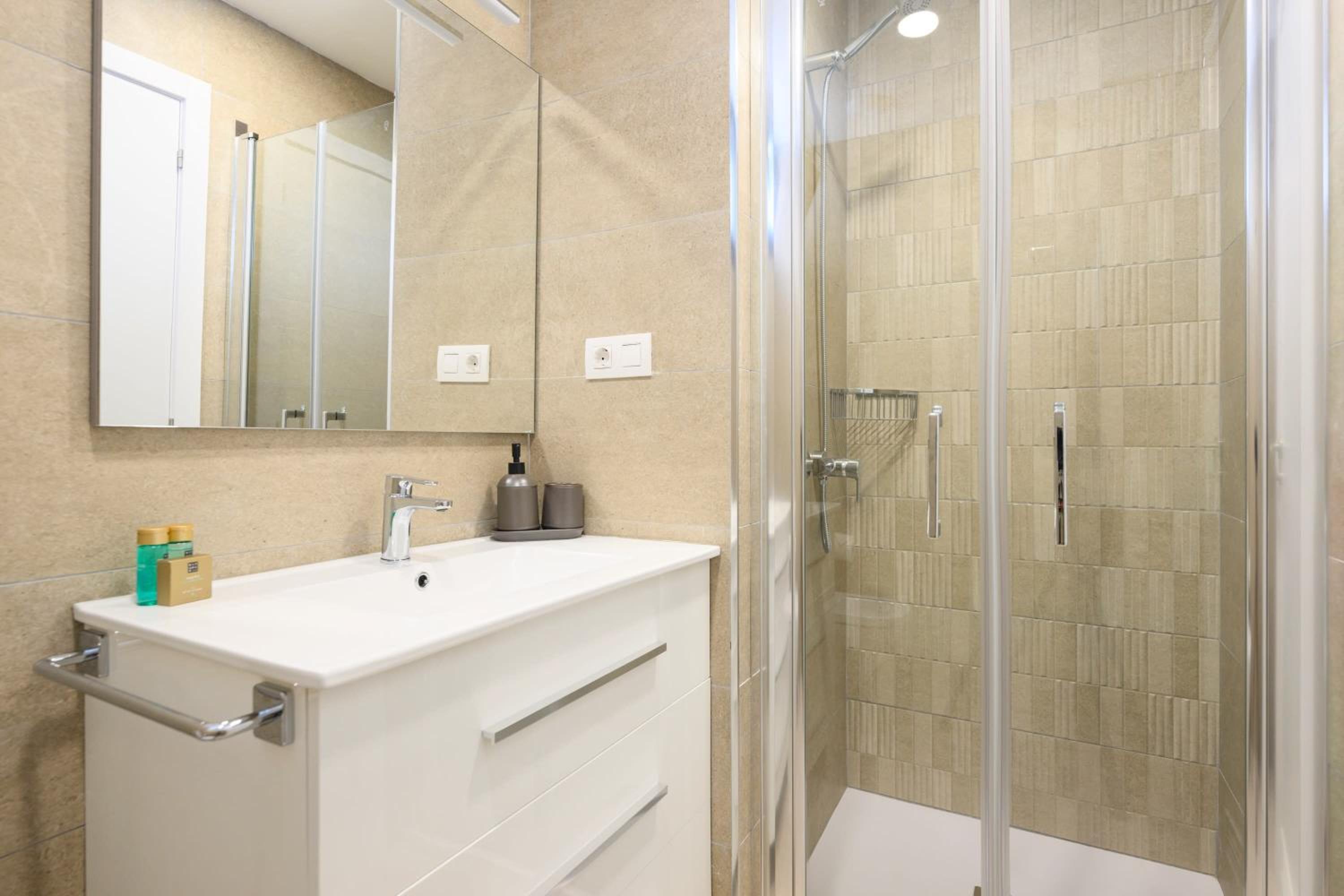 Brand New 2BR with Auto Check-In photo 2