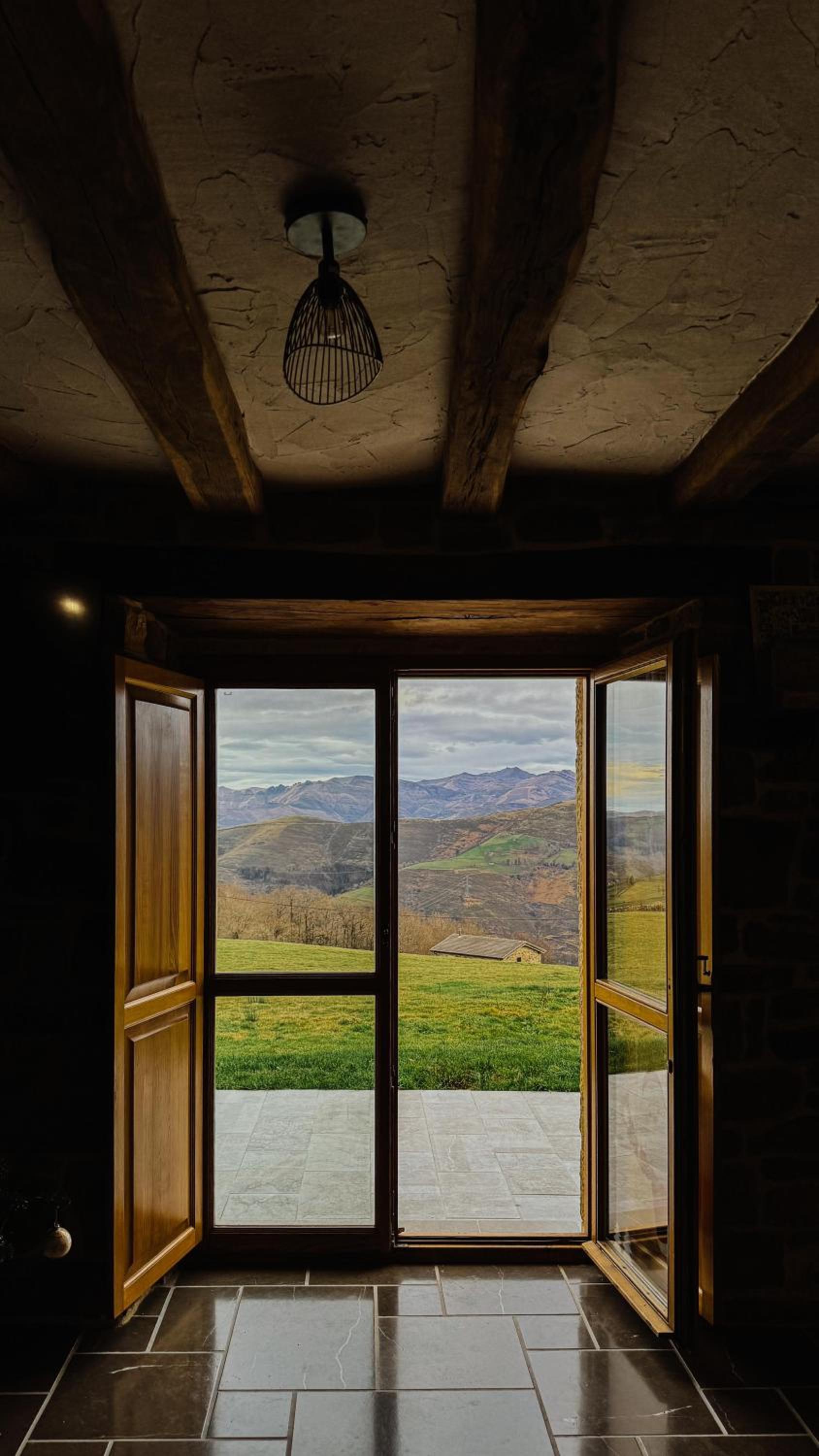 Villa Brenagudina - Cabaña Pasiega con piscina climatizada