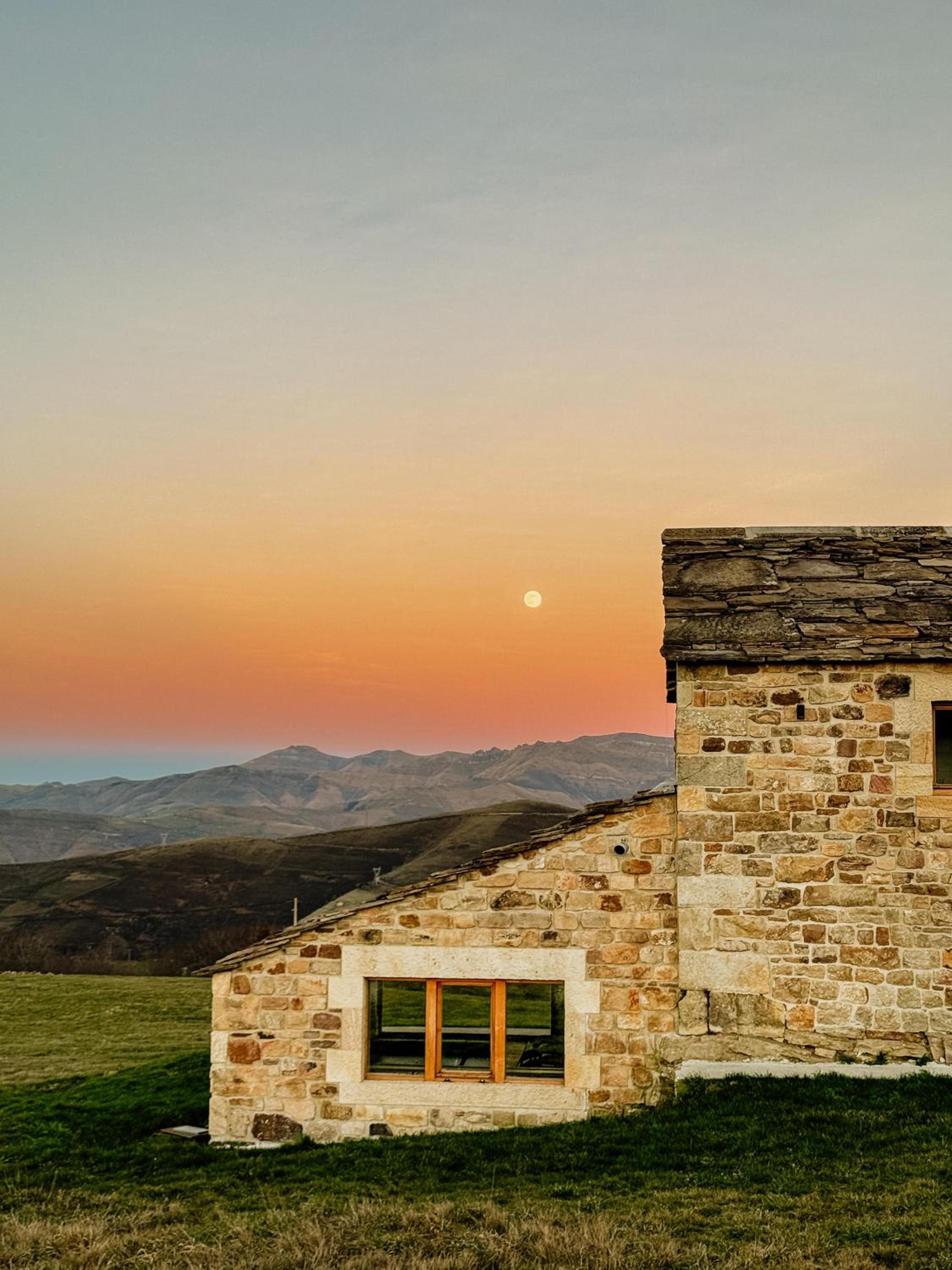 Villa Brenagudina - Cabaña Pasiega con piscina climatizada
