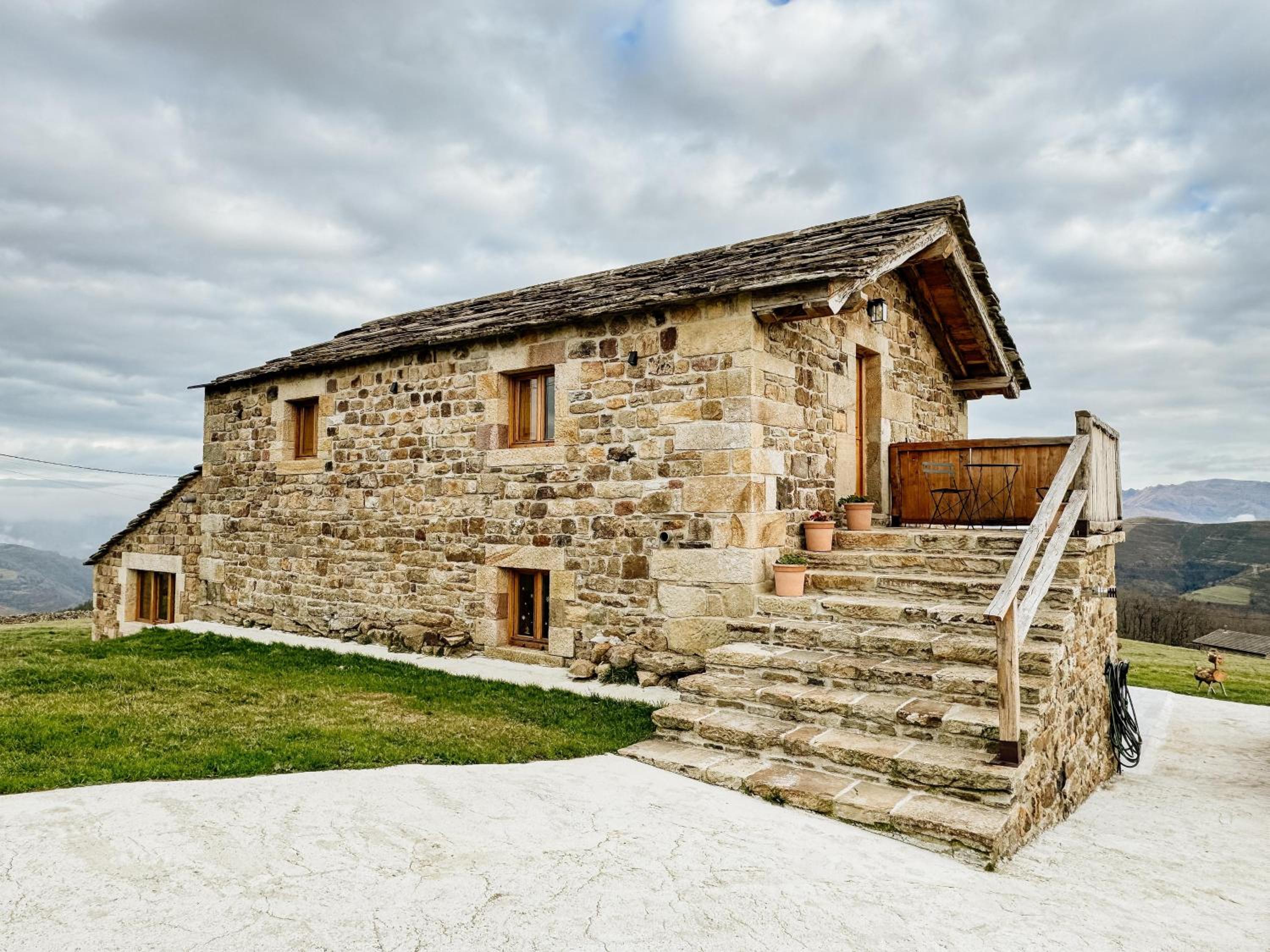 Villa Brenagudina - Cabaña Pasiega con piscina climatizada