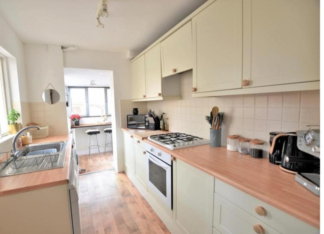 Stamford - 2 bed terrace house view 5