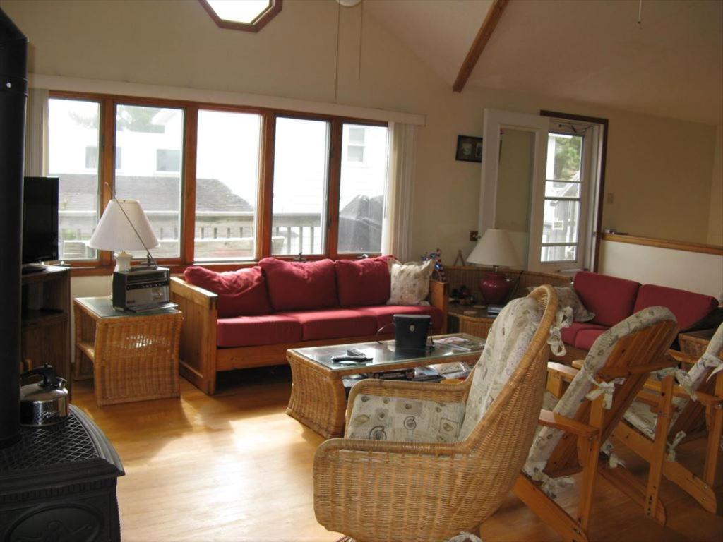 Large Home Located On The Ocean Block In Surf City Just 100 From The Beach, view 4