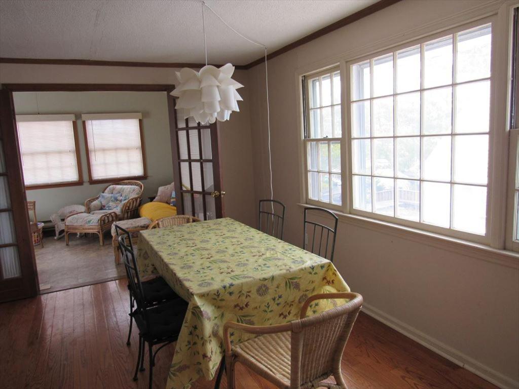 Raised Ranch Style House Close To Beach, Shops And Eateries!