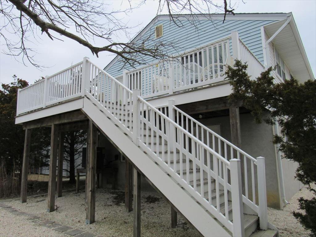 Raised Ranch Style House Close To Beach, Shops And Eateries!