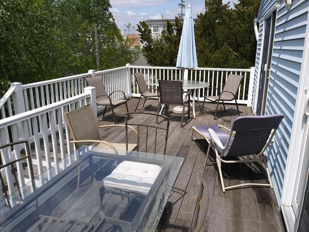 Raised Ranch Style House Close To Beach, Shops And Eateries!