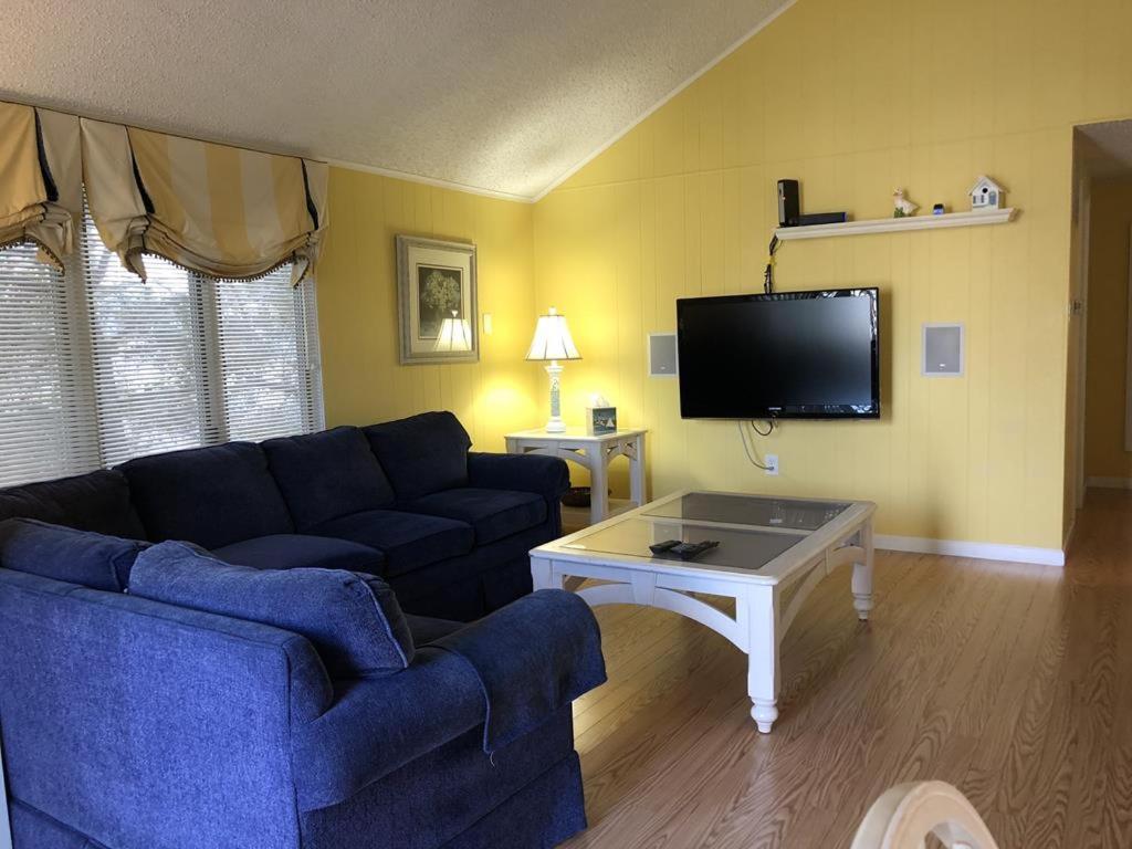 Beautiful Home In Haven Beach With 3 Bedrooms, Internet And Wifi