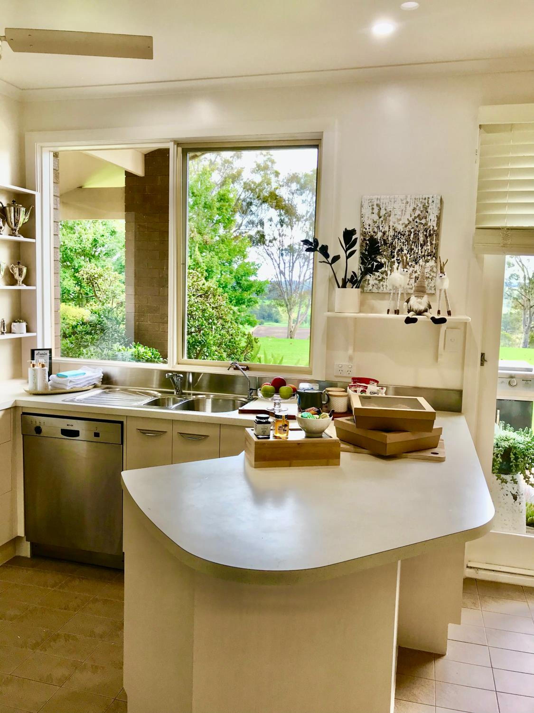 Luxe Homestay 4 BEDROOM Option at 6 O'Clock Shadows
