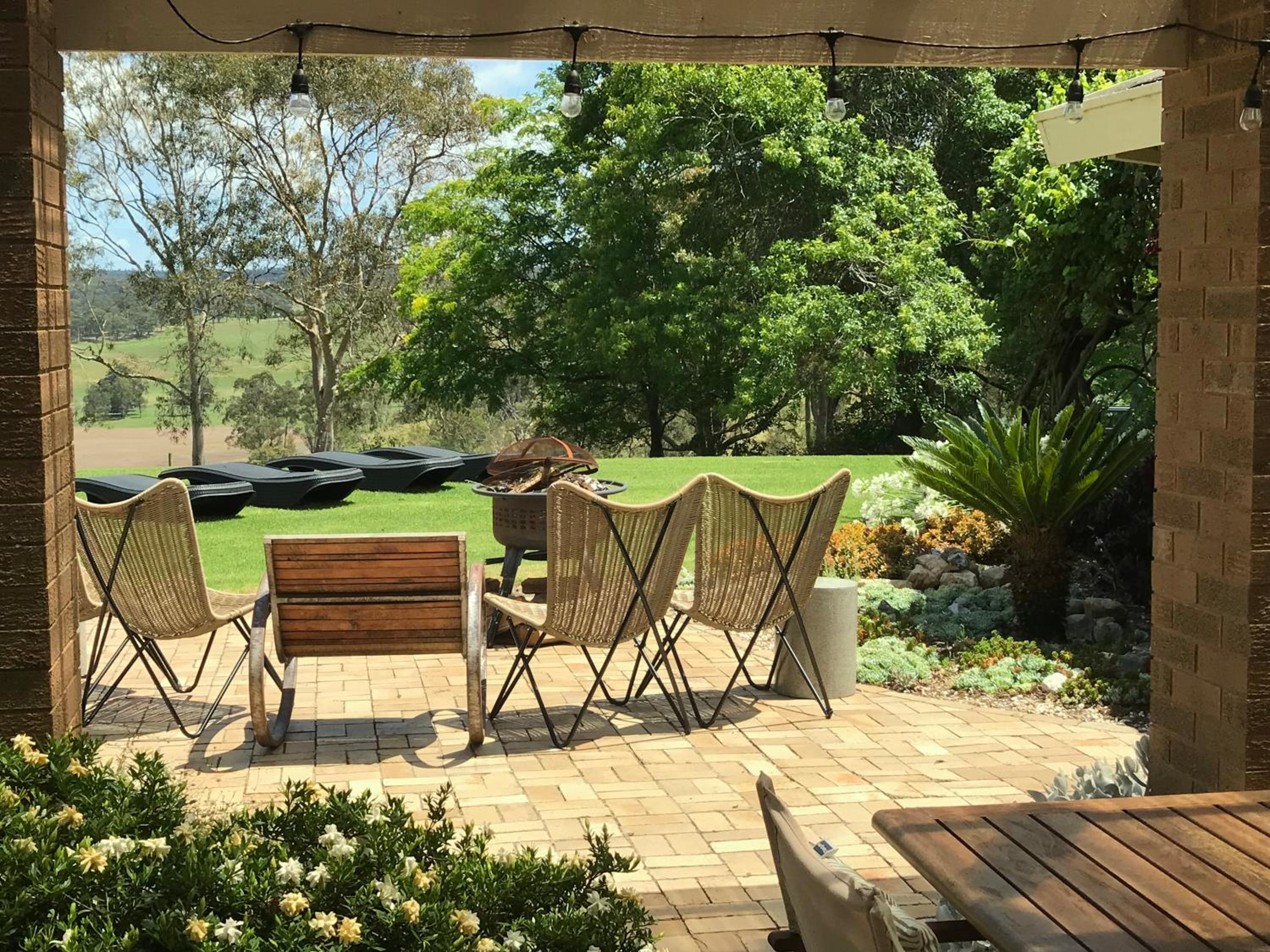 Luxe Homestay 4 BEDROOM Option at 6 O'Clock Shadows