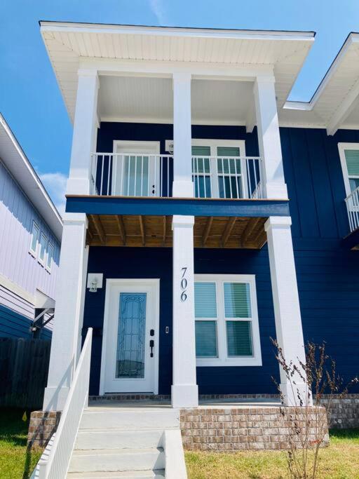 Perdido Key Vacations - Downtown, Bay Views, Fish Market, and Blue Angels! - Property Image 1