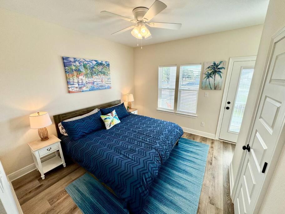 Downtown, Bay Views, Fish Market, and Blue Angels! view 4