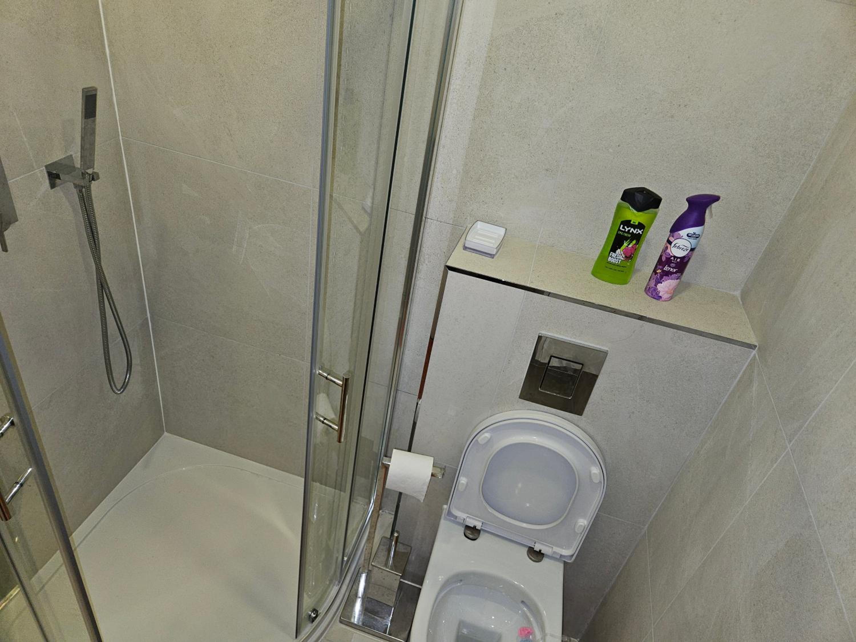 1 Bed Flat - Sleeps 2 - Parking - Garden