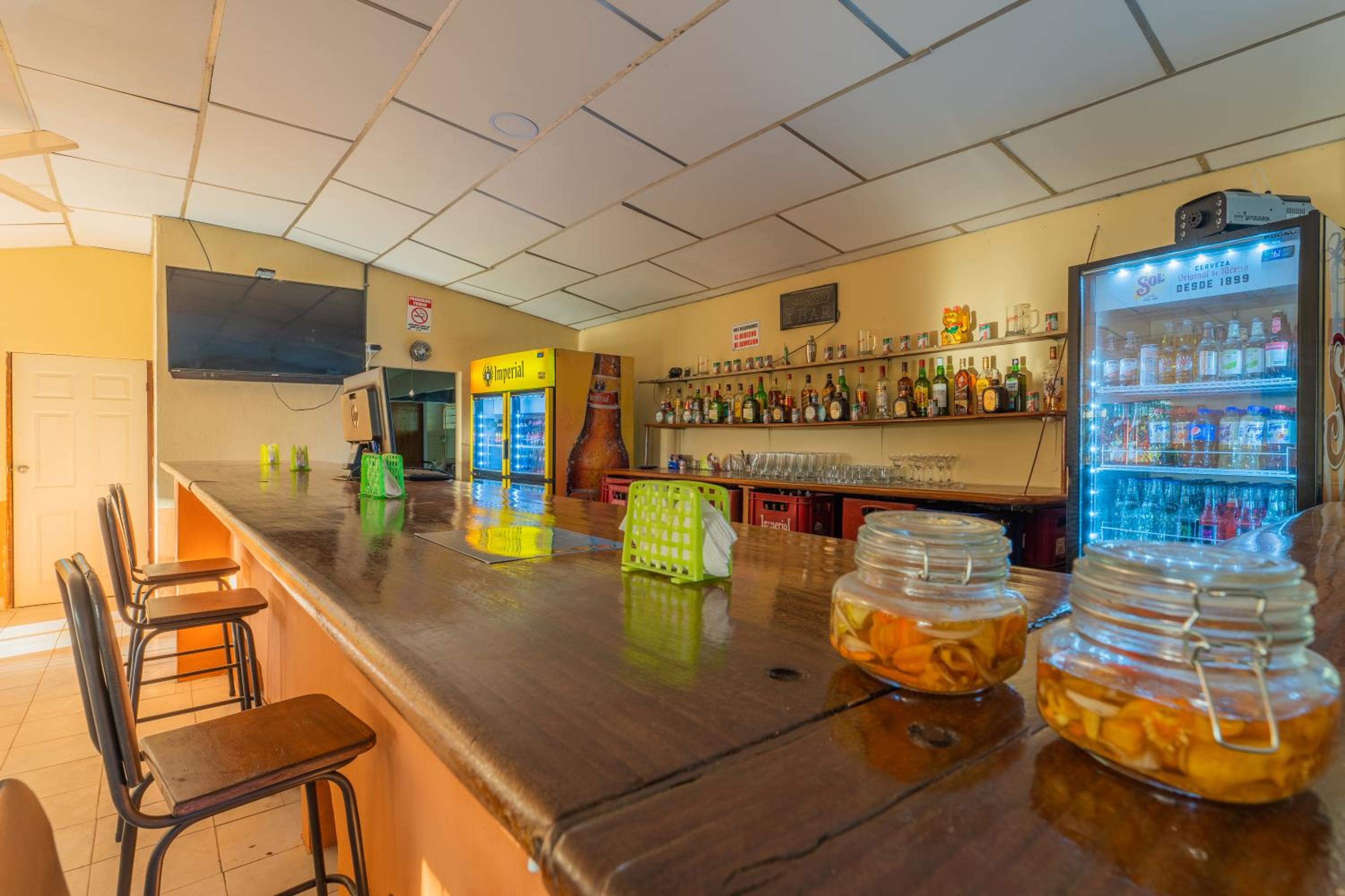 Hotel El Cocobolo Food&Rest Room 4 B&B WiFi AC Pkg Free Swimmingpool