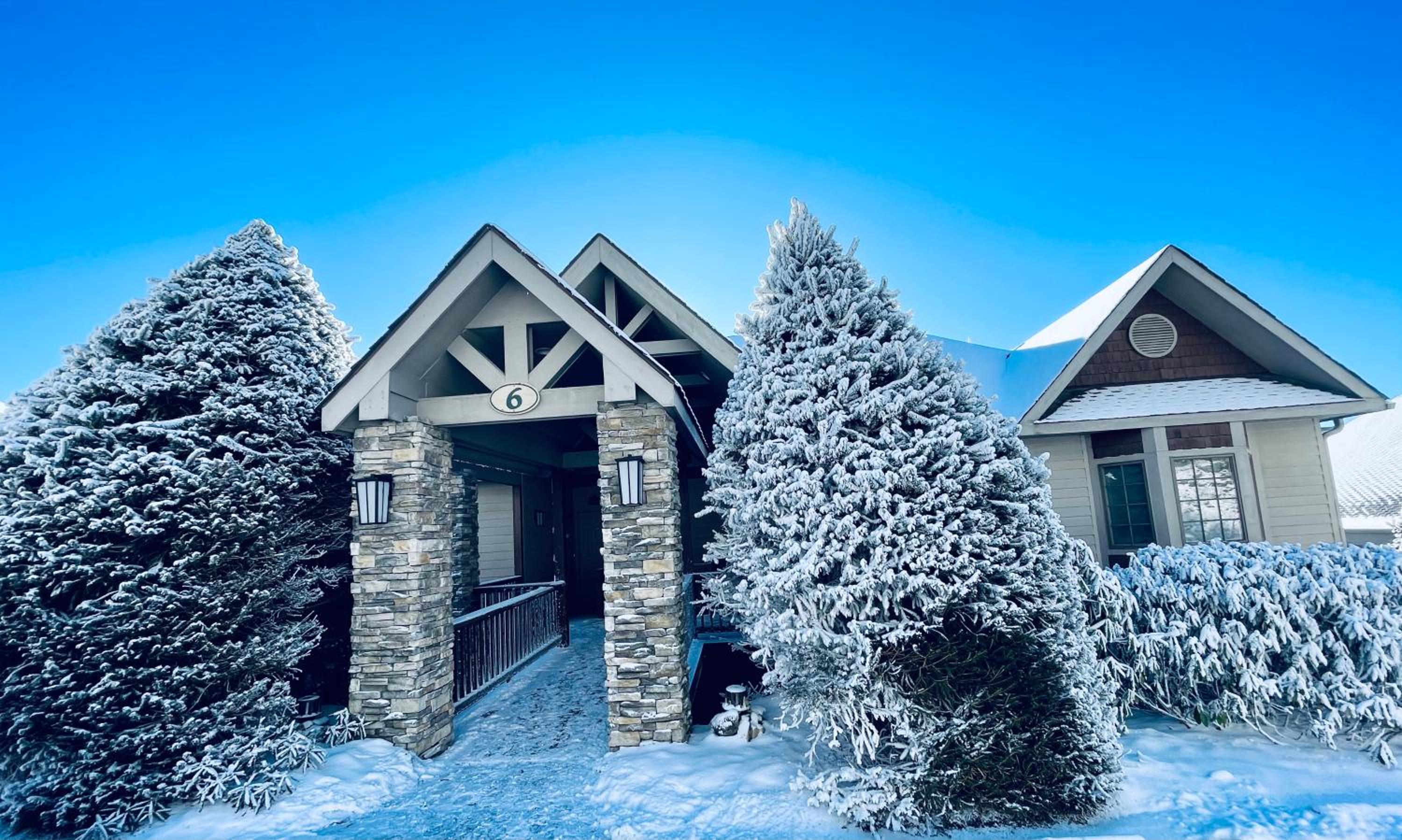 Hotel Bucket List Views Sugar Mountain Private Condo - 2bed, 2bath, Sleeps 6, Panoramic Views of Mountains from Large Deck, Short Drive to Shopping, Restaurants, - Image 1