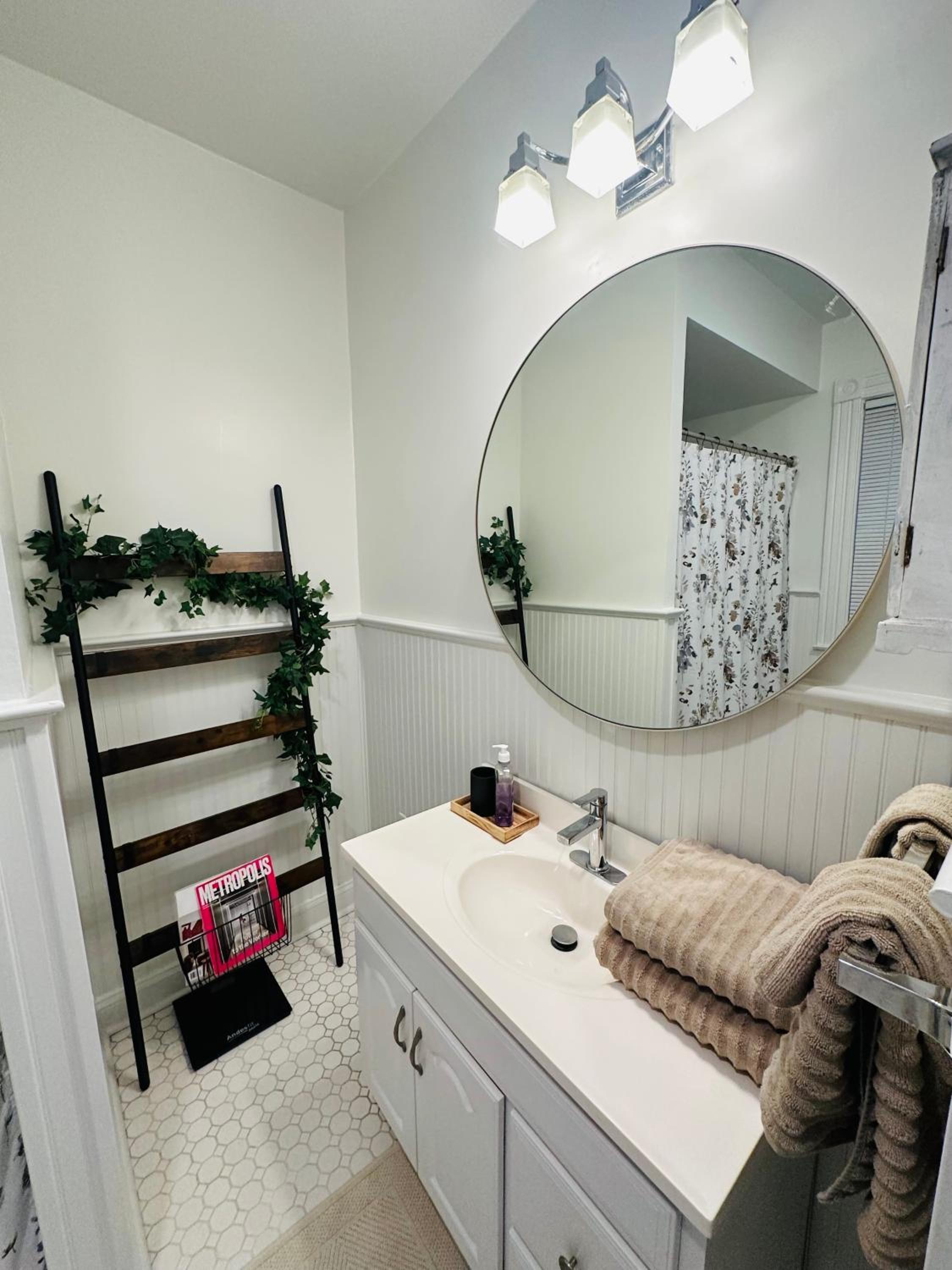 Norwalk Vacations - Beautiful 2BR apt in Beach community, Close to Train and hwys! ONLY 1 hr to NYC! - Property Image 7