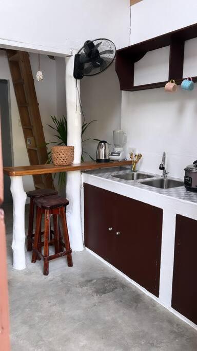 Yay Lodge SIARGAO, 2BR, fast Wifi, AC & fan view 4