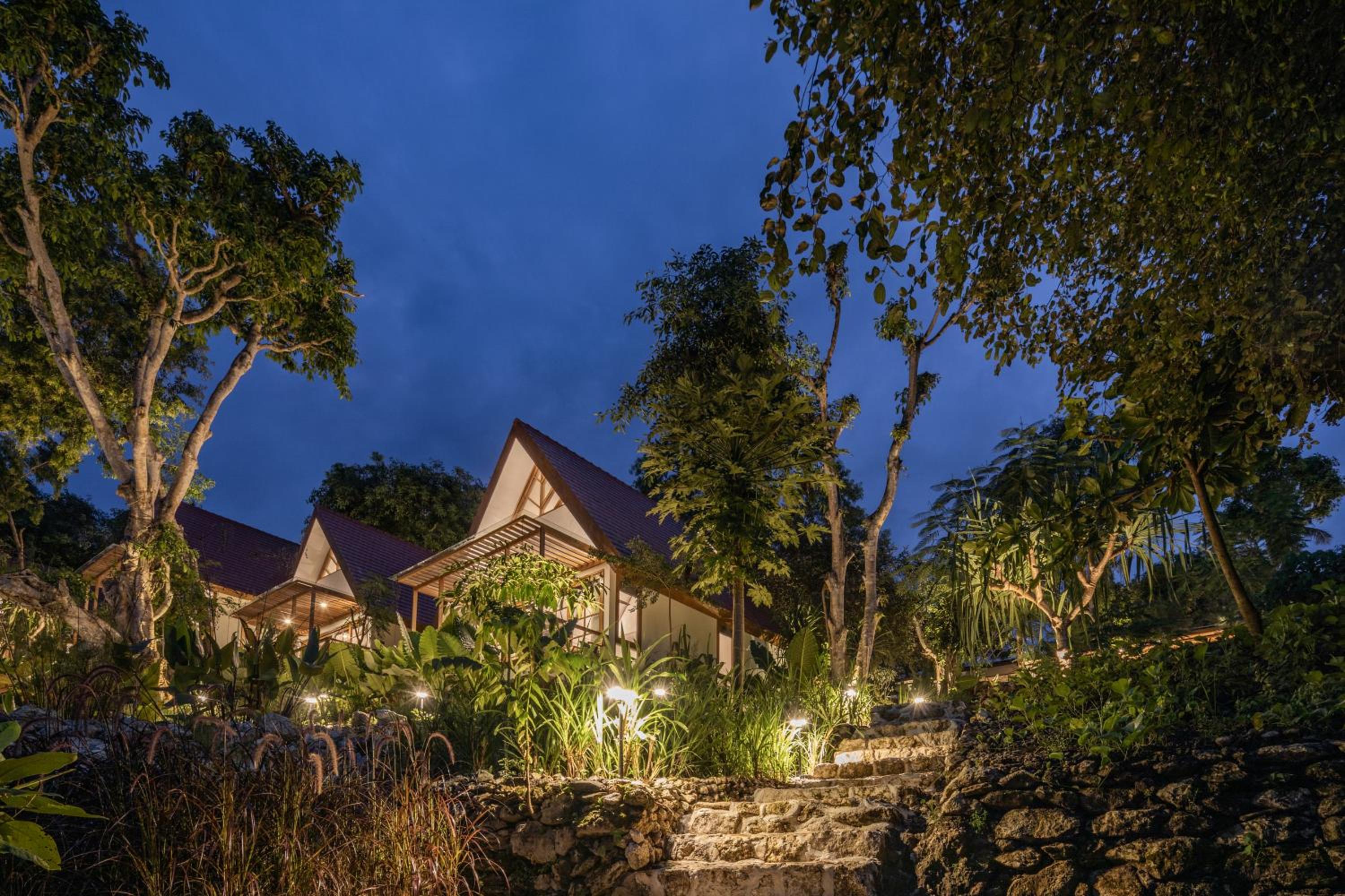 Deep Roots Dive & Yoga Resort view 2