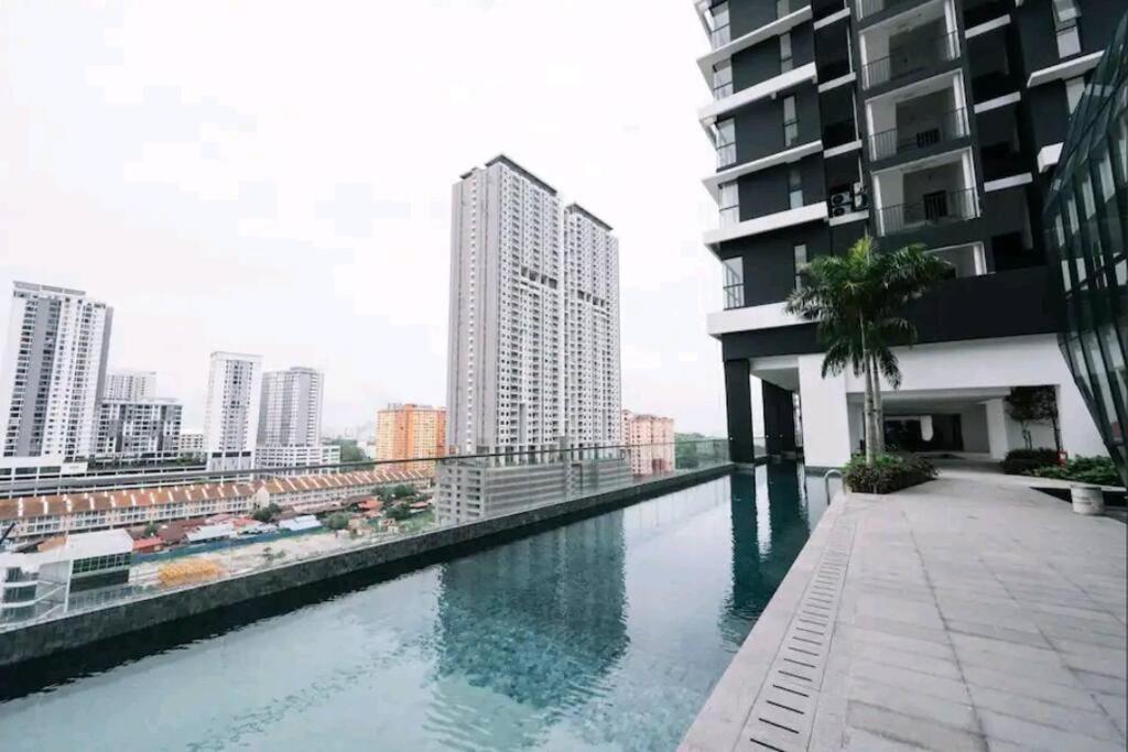 Veneto Penang homestay 2BR with infinity pool