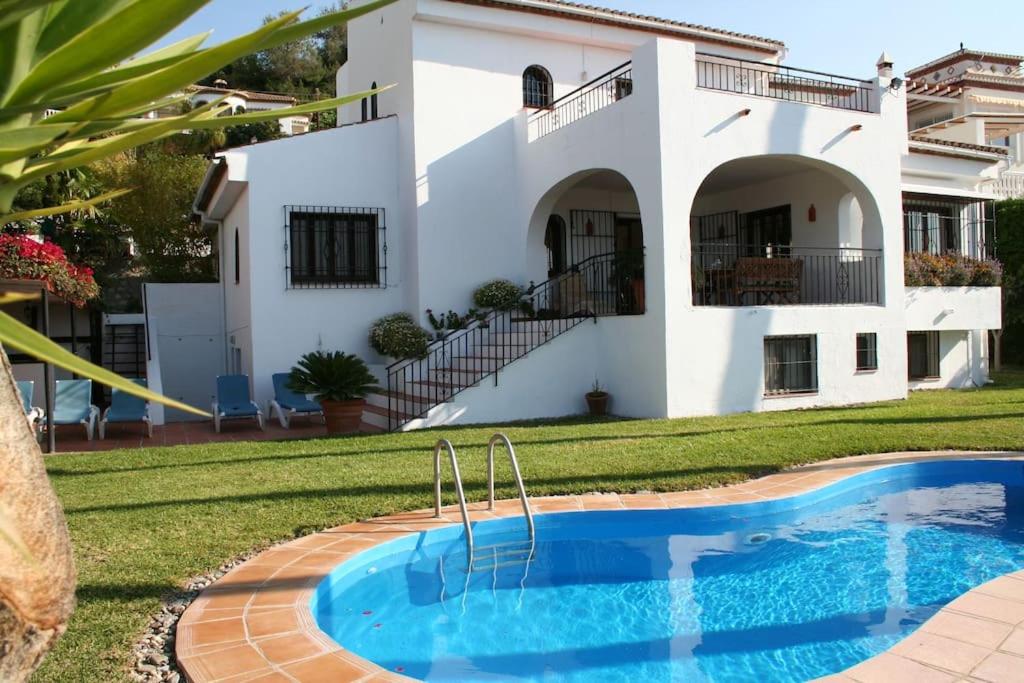 Spacious villa with sea view and private pool