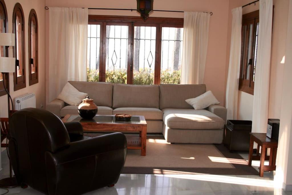 Spacious villa with sea view and private pool