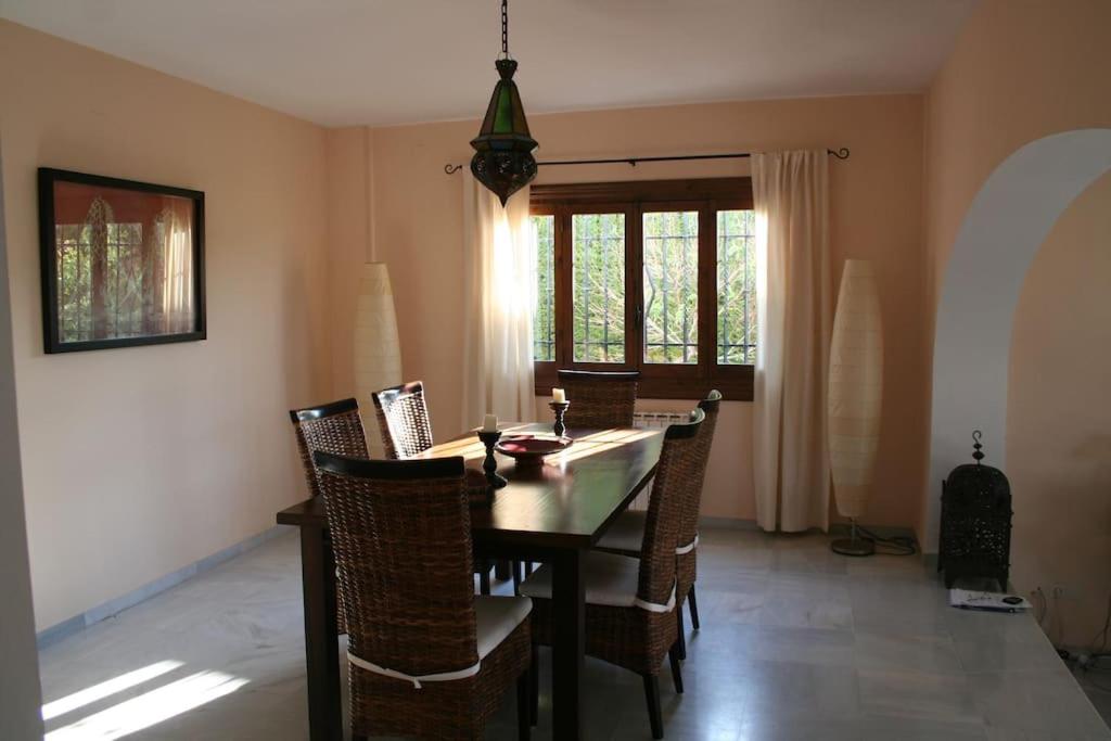 Spacious villa with sea view and private pool