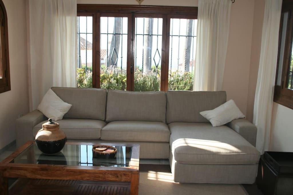 Spacious villa with sea view and private pool
