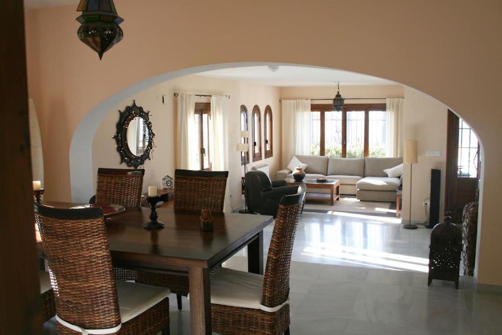 Spacious villa with sea view and private pool