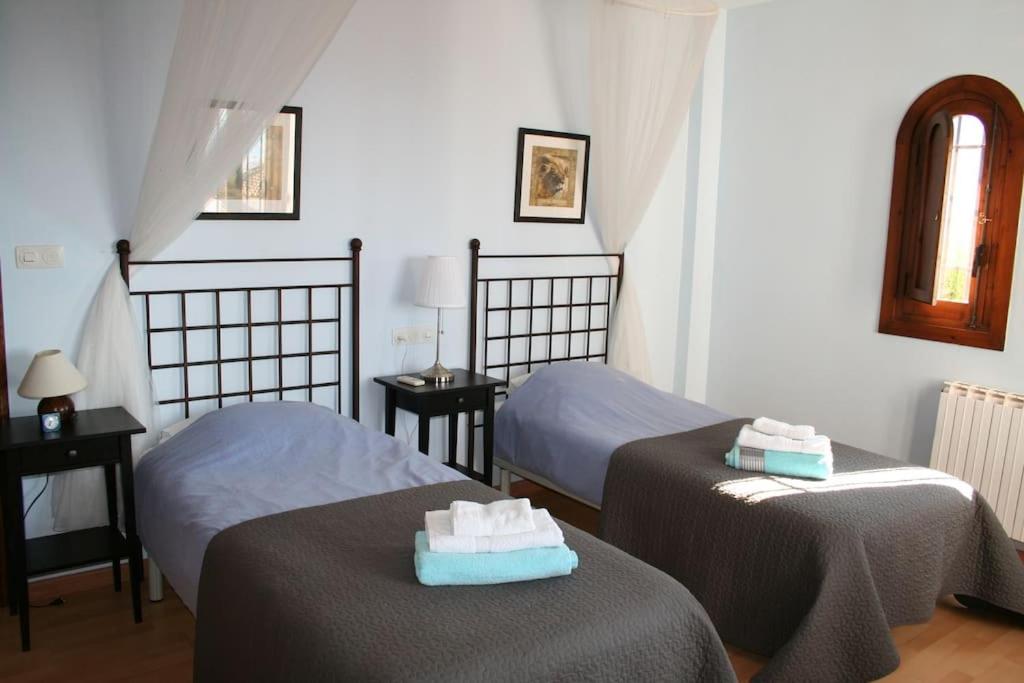 Spacious villa with sea view and private pool