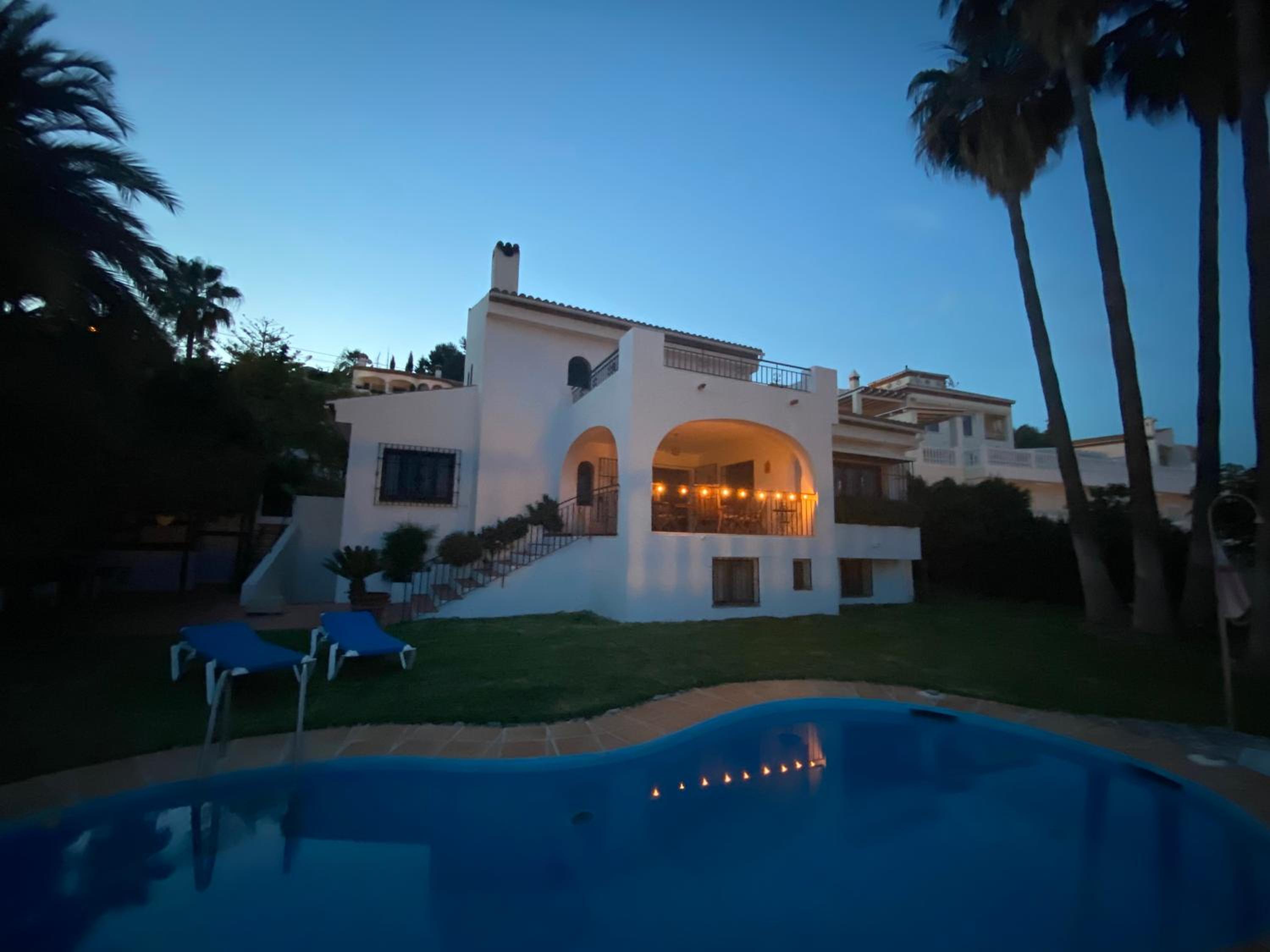 Spacious villa with sea view and private pool