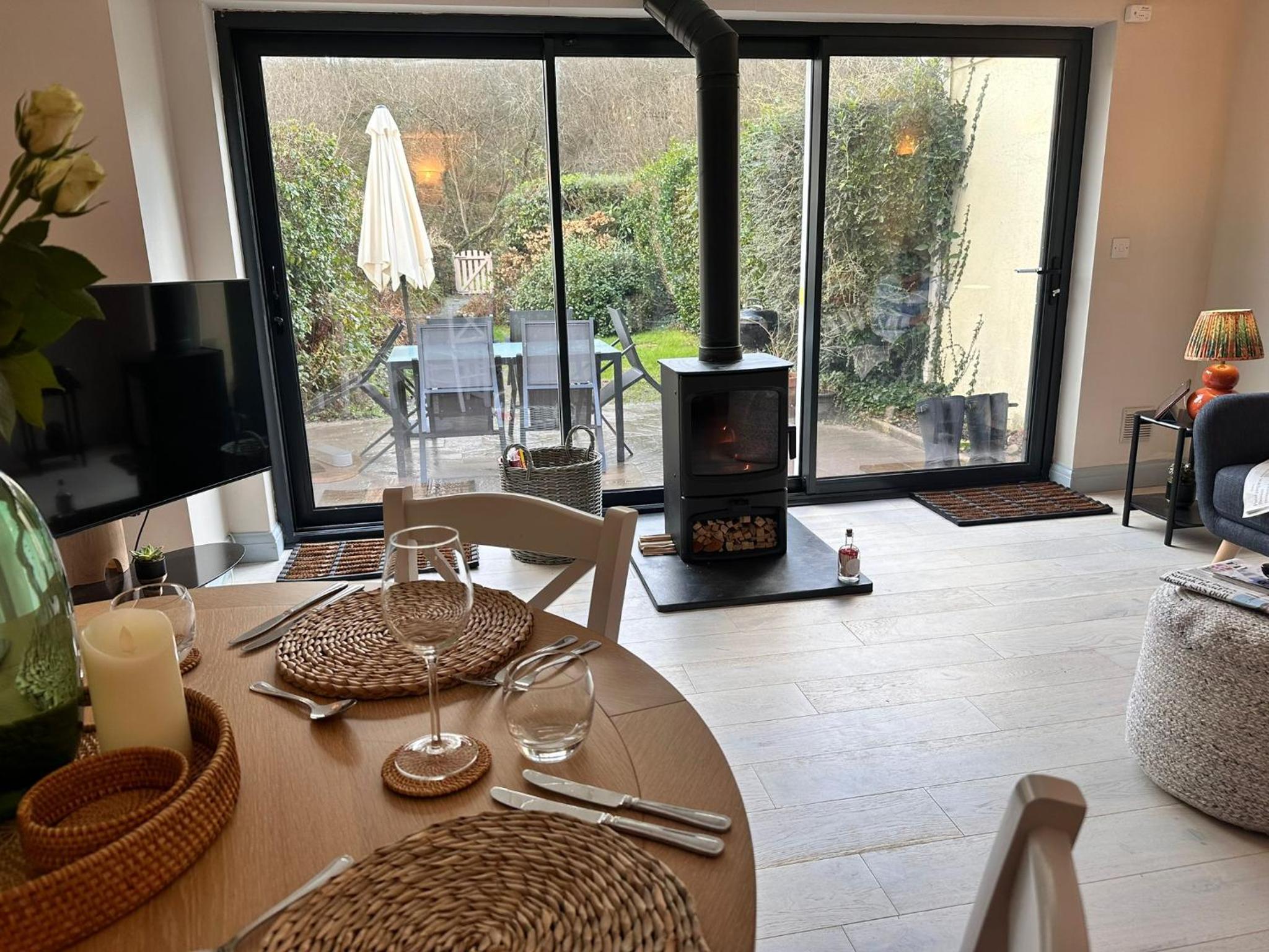 Spring Cottage, Little Haven, a minute from beach view 5
