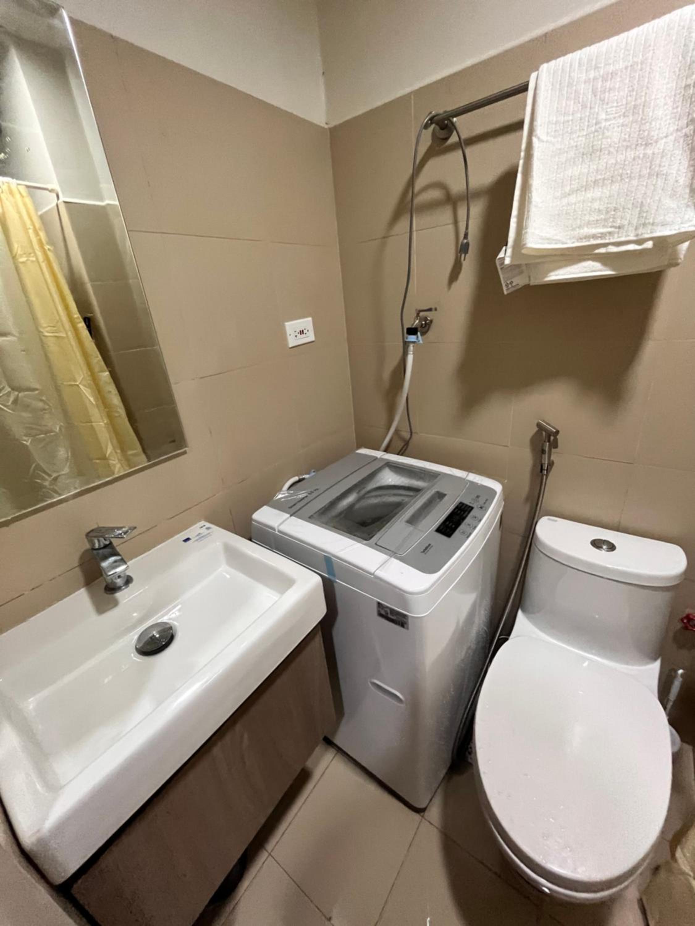 Shore 3 Cozy staycation near MOA view 3