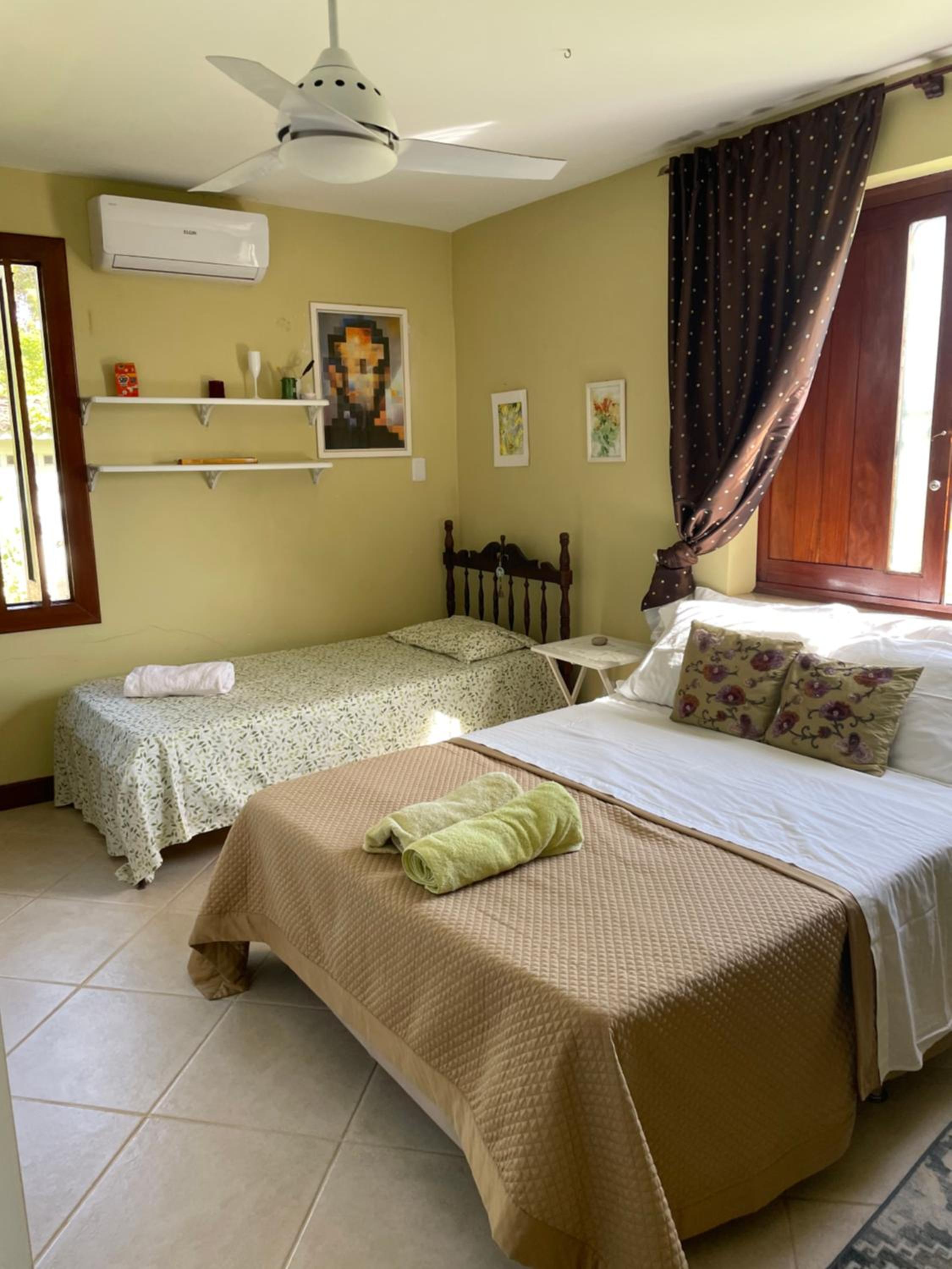Quarto para 2, perto da praia Guarajuba, 9 ninutos