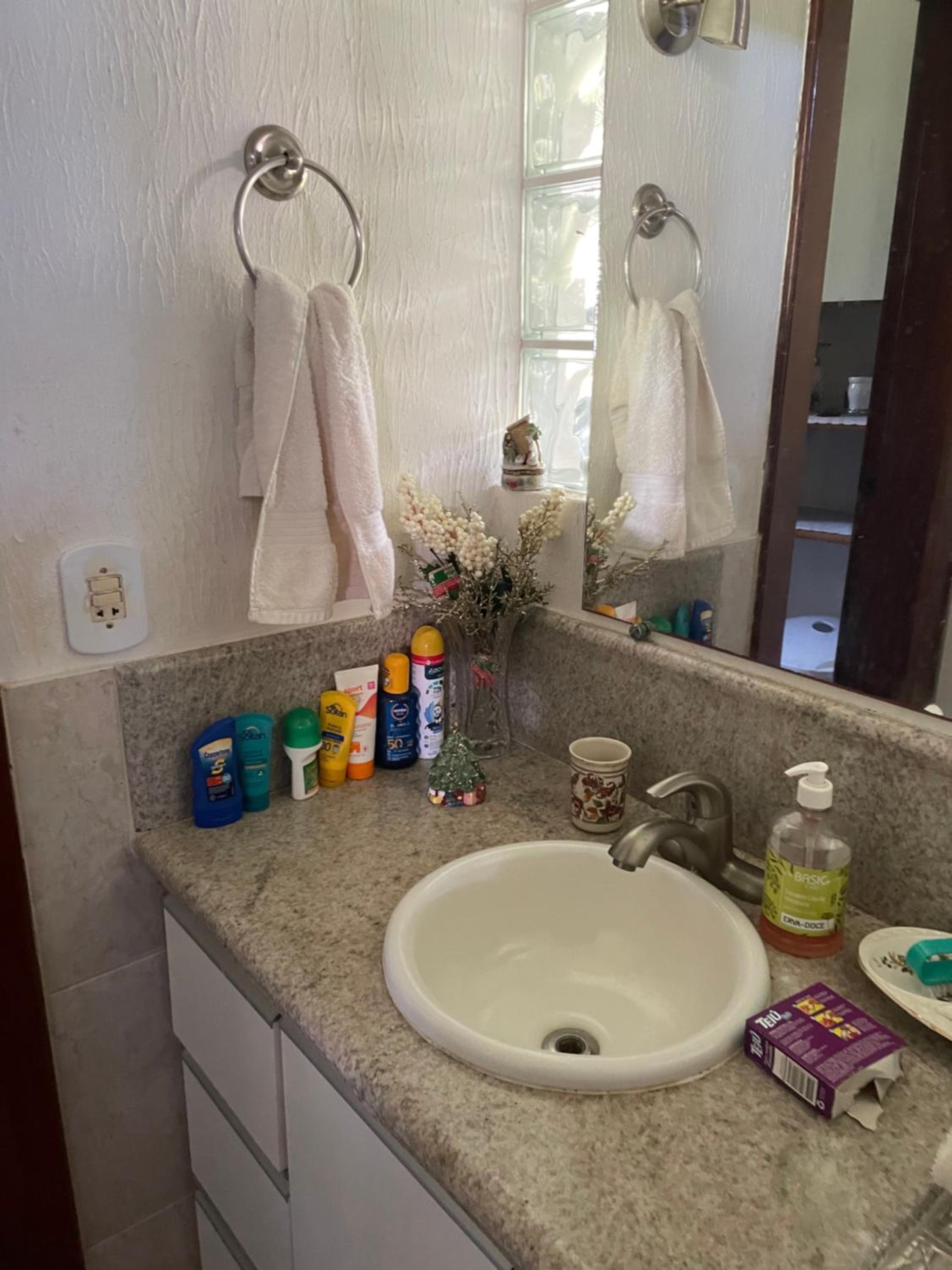 Quarto para 2, perto da praia Guarajuba, 9 ninutos