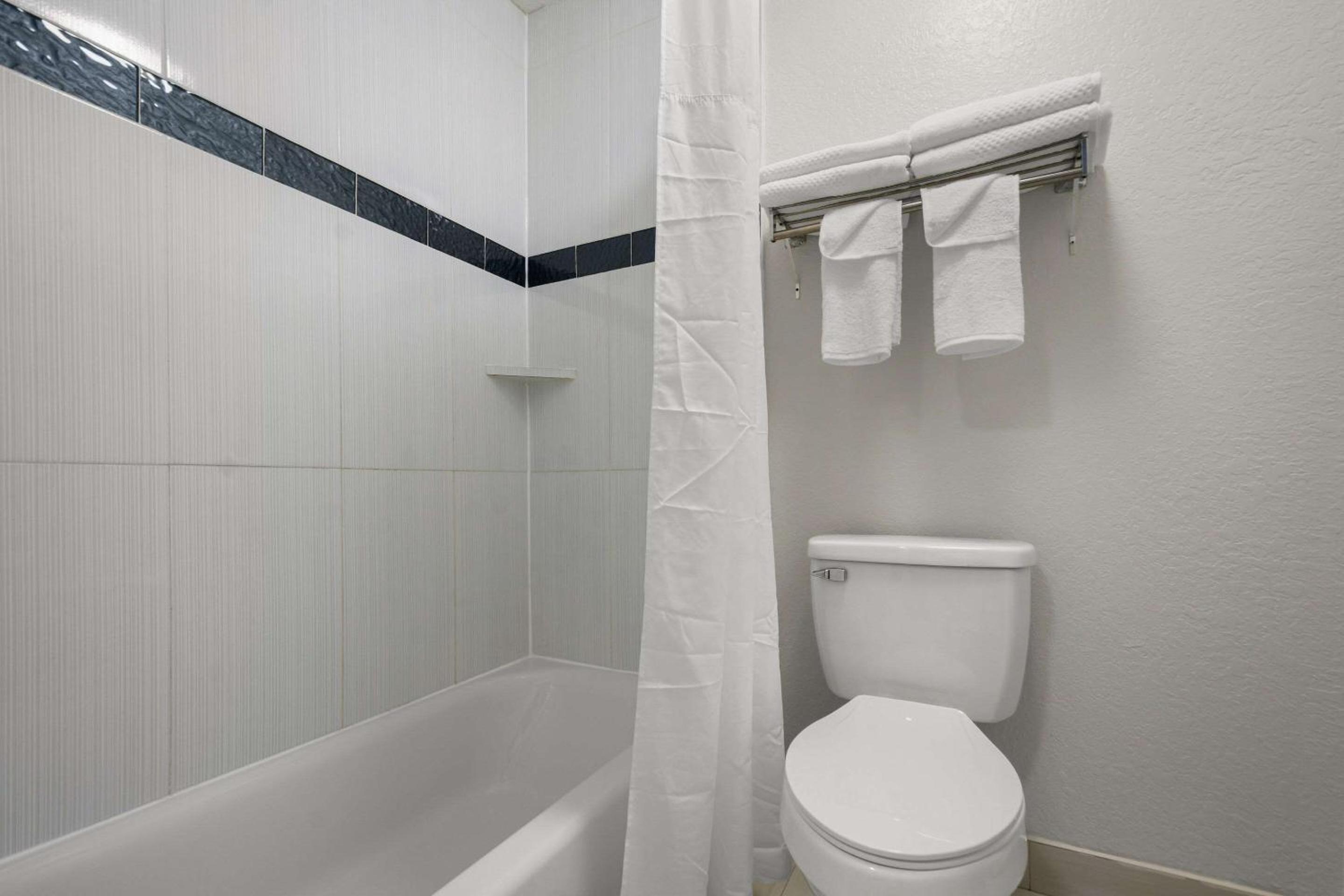 Quality Inn Sarasota I-75 - Property Image 38