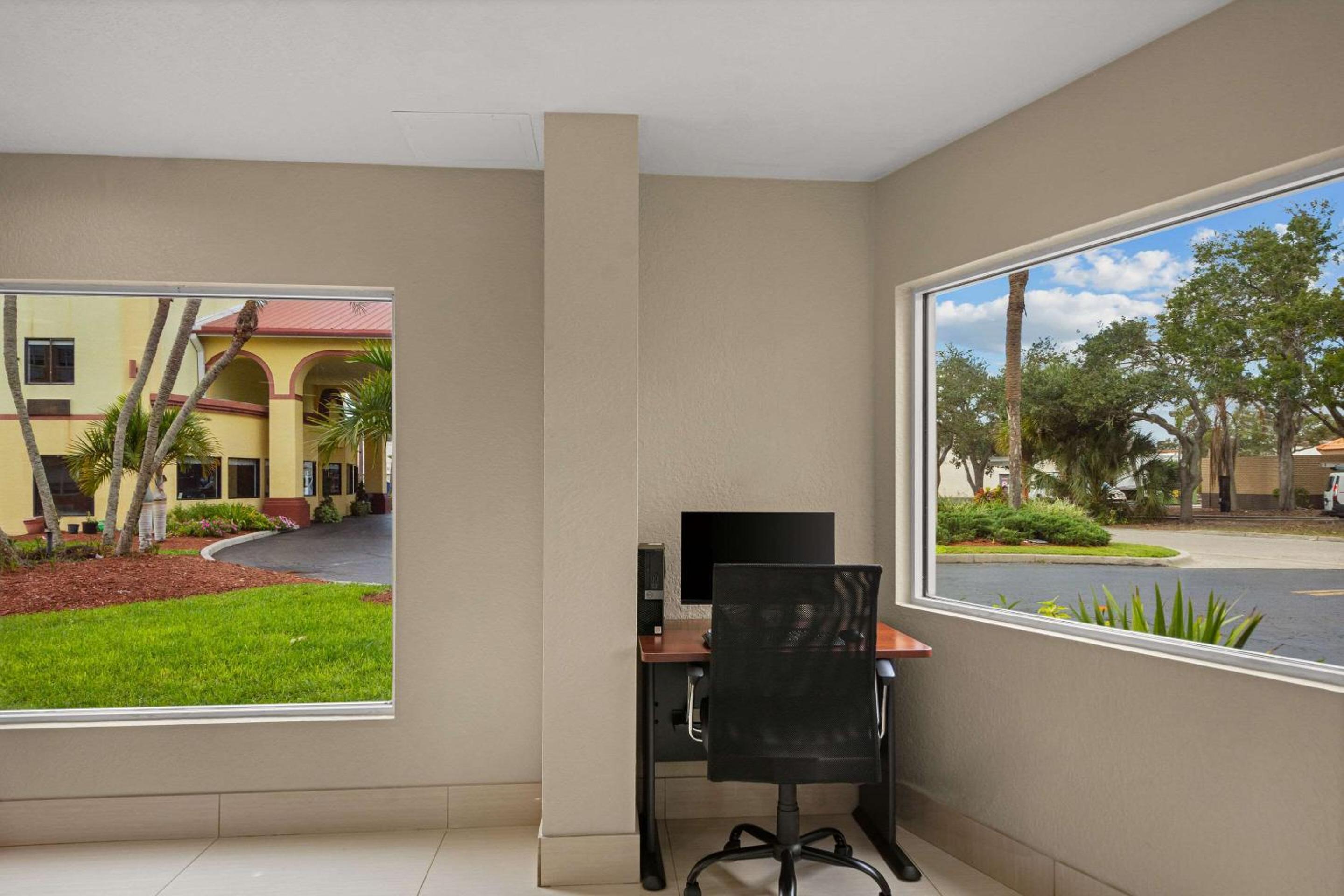 Quality Inn Sarasota I-75 - Property Image 2