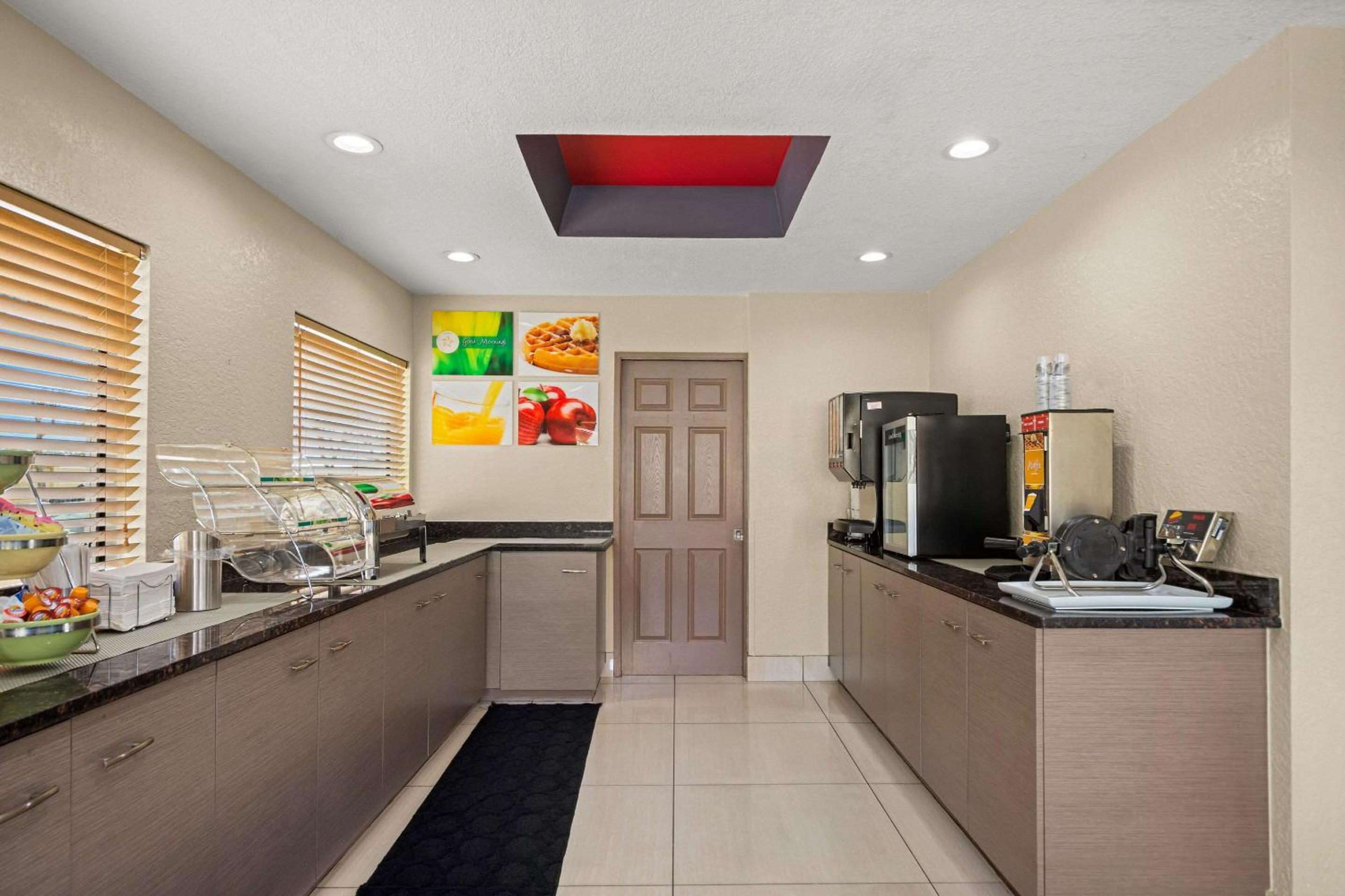 Quality Inn Sarasota I-75 - Property Image 7