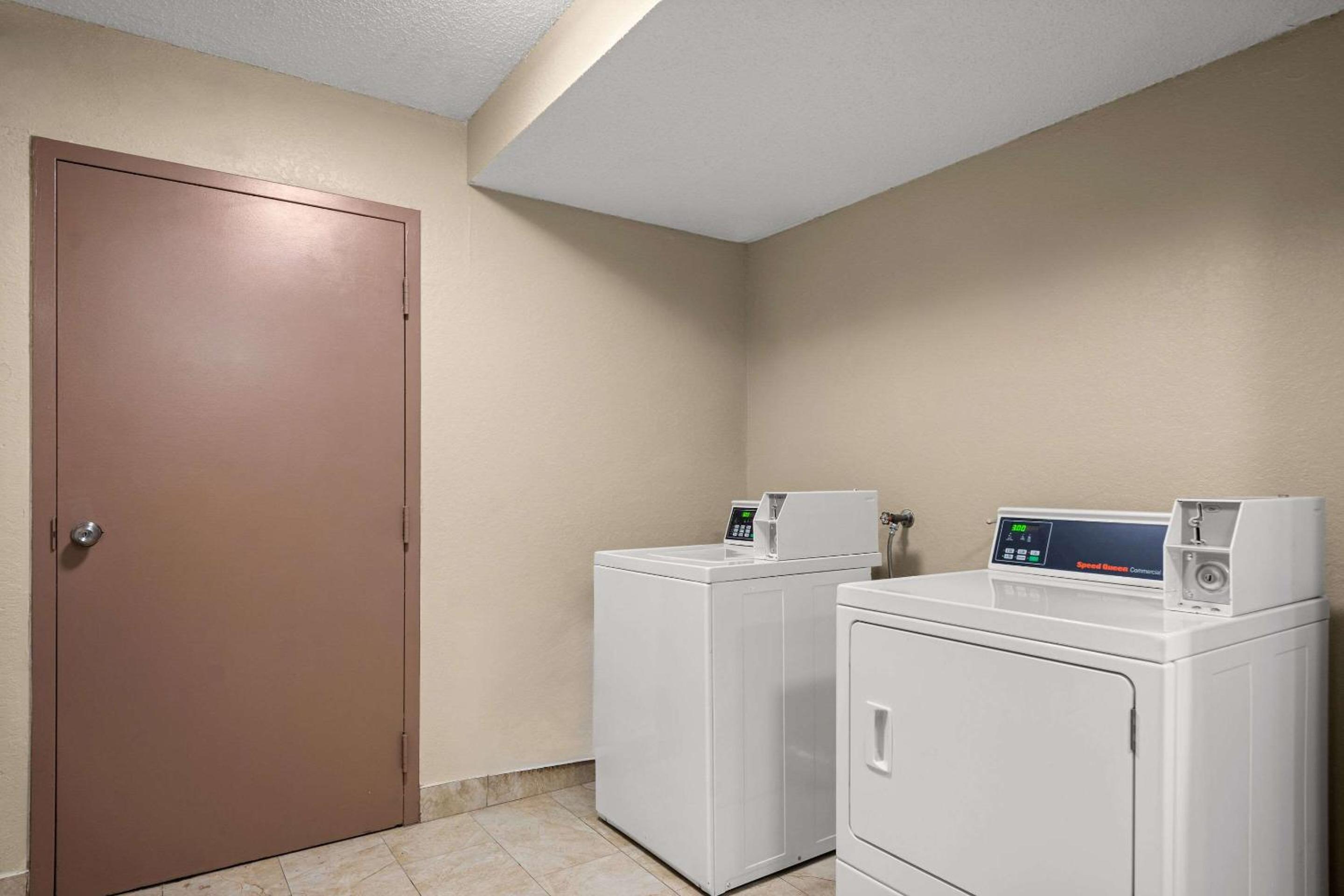 Quality Inn Sarasota I-75 - Property Image 8