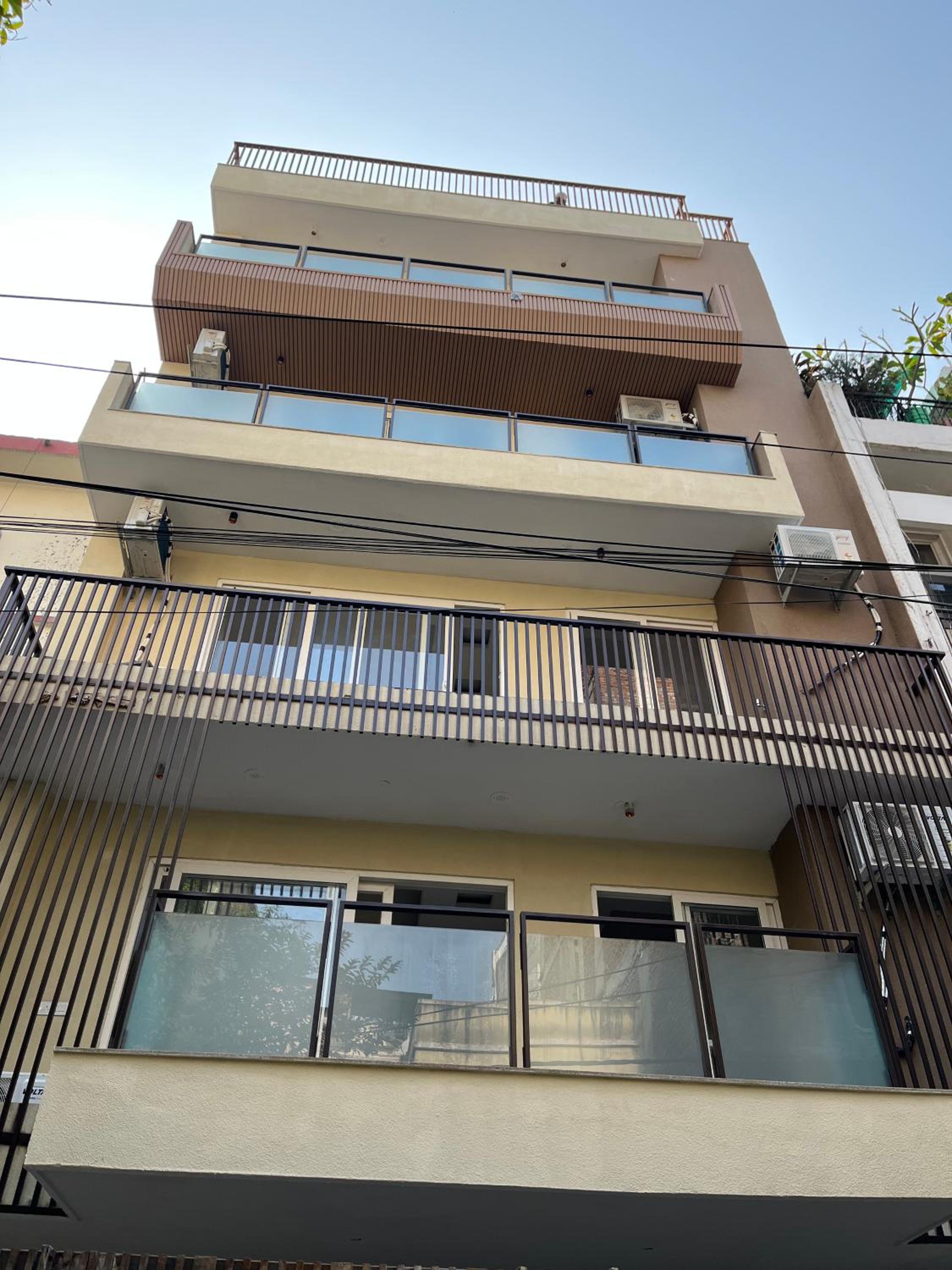 Fully Furnished Comfortable Rooms in Hauz Khas - Woodpecker Apartments view 2