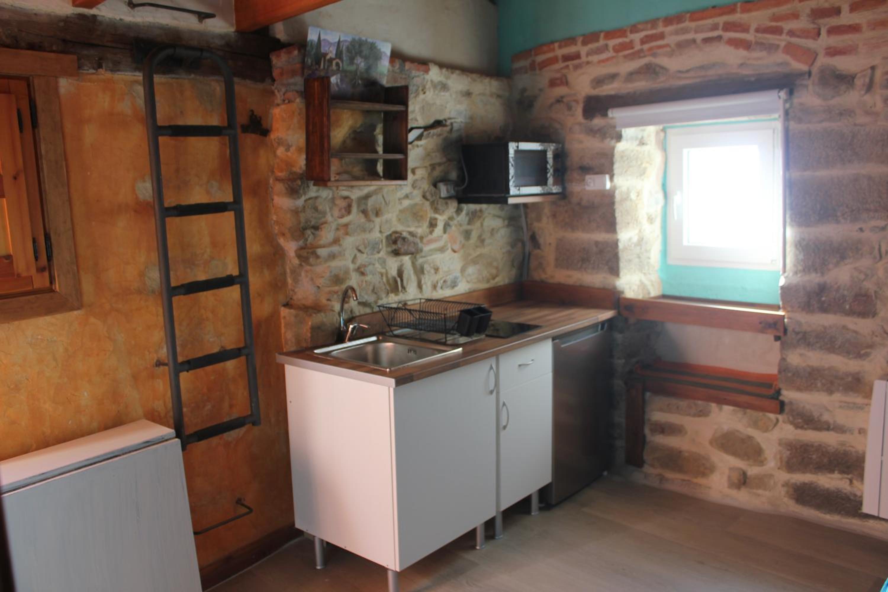 Conjunto Rural la Tejedora. Albergue y estudios familiares.