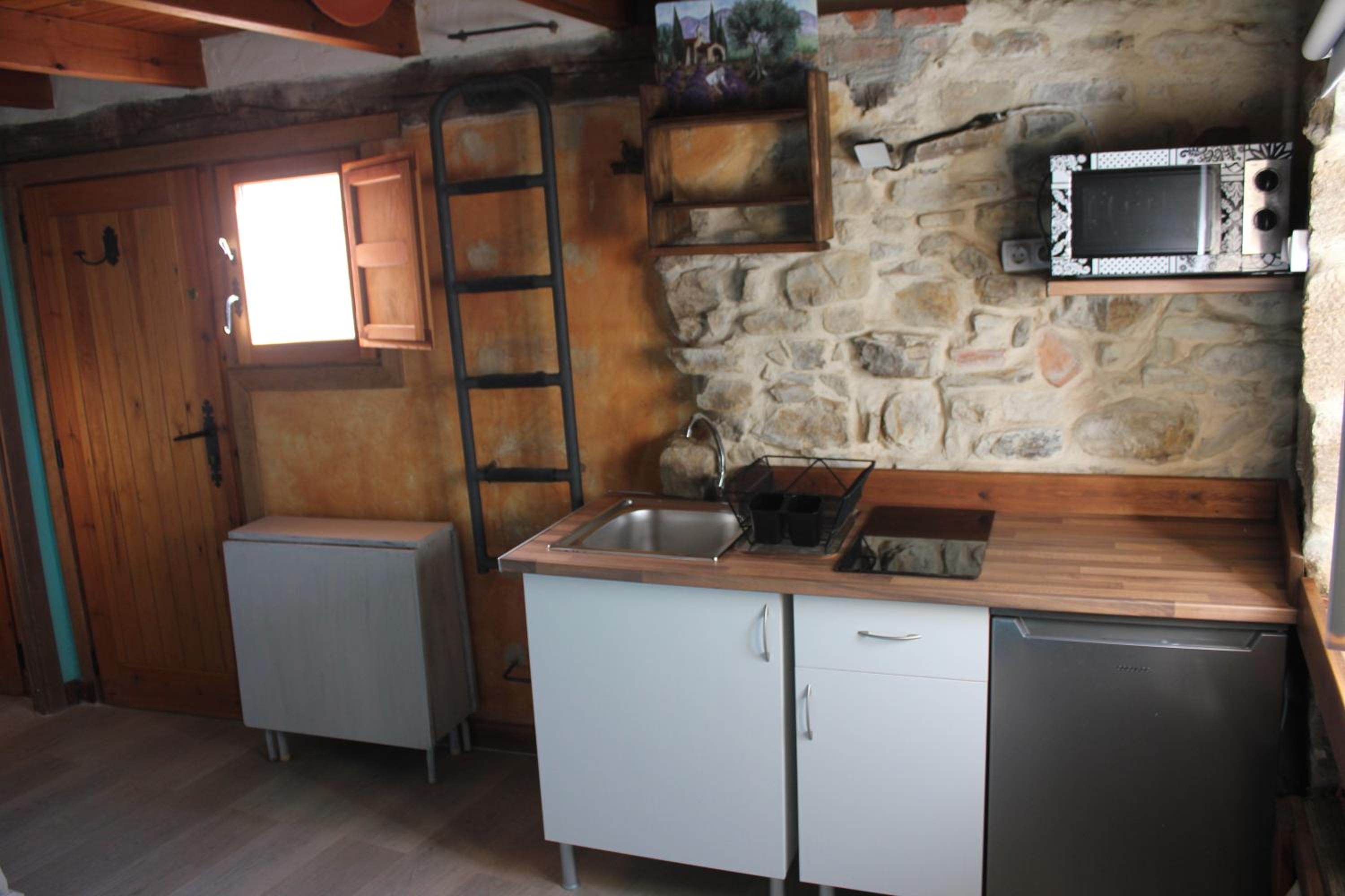 Conjunto Rural la Tejedora. Albergue y estudios familiares.