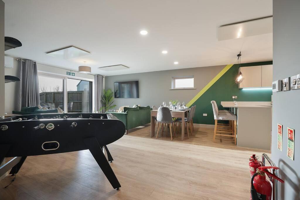 Spacious 4 bed home with gym and tennis court view 2