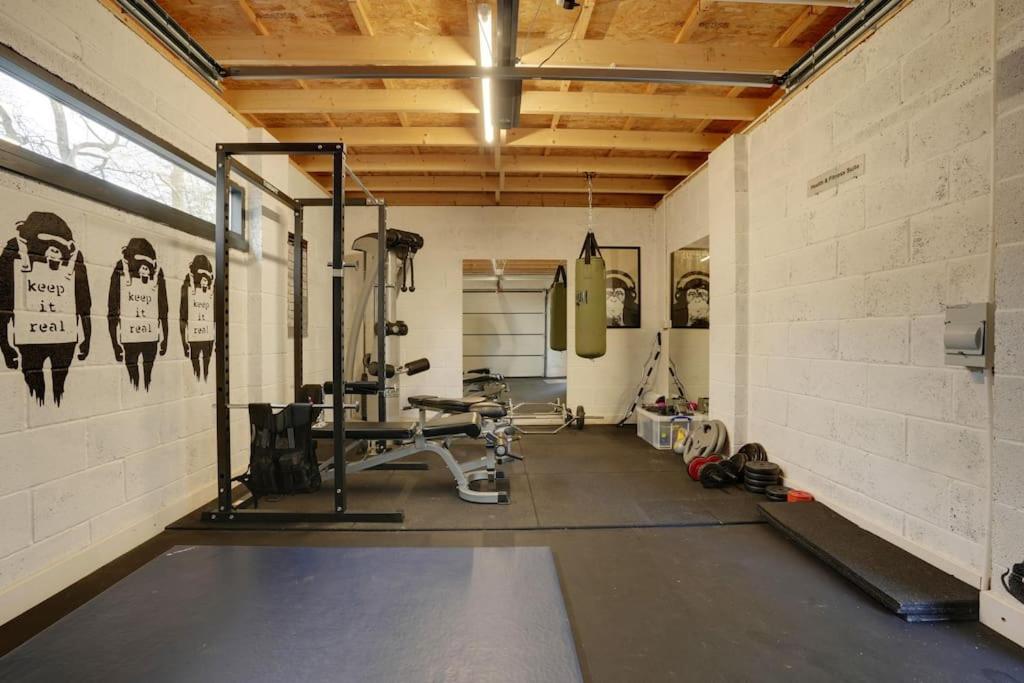 Spacious 4 bed home with gym and tennis court view 3