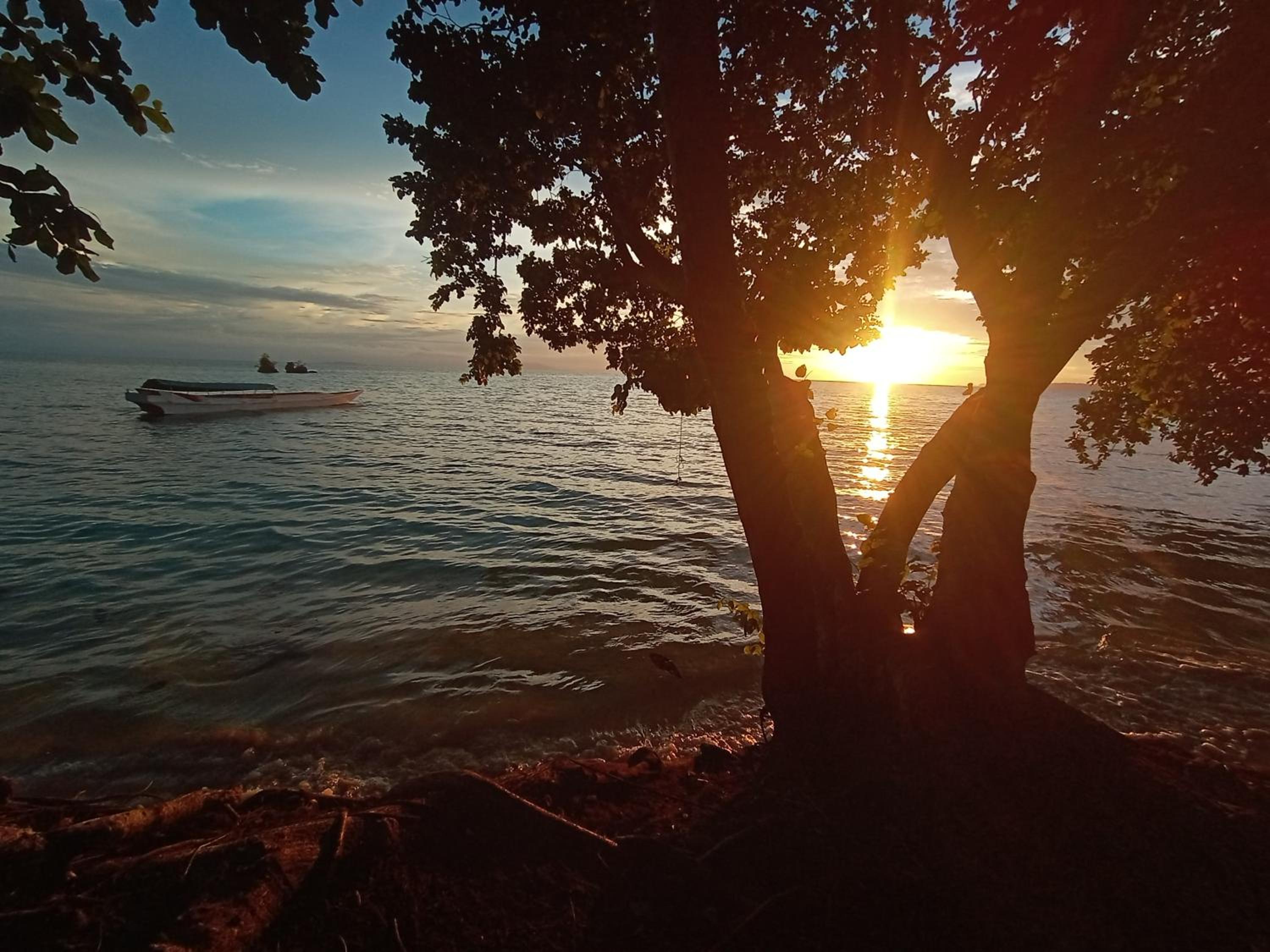 Tanjung Kalemo Resort