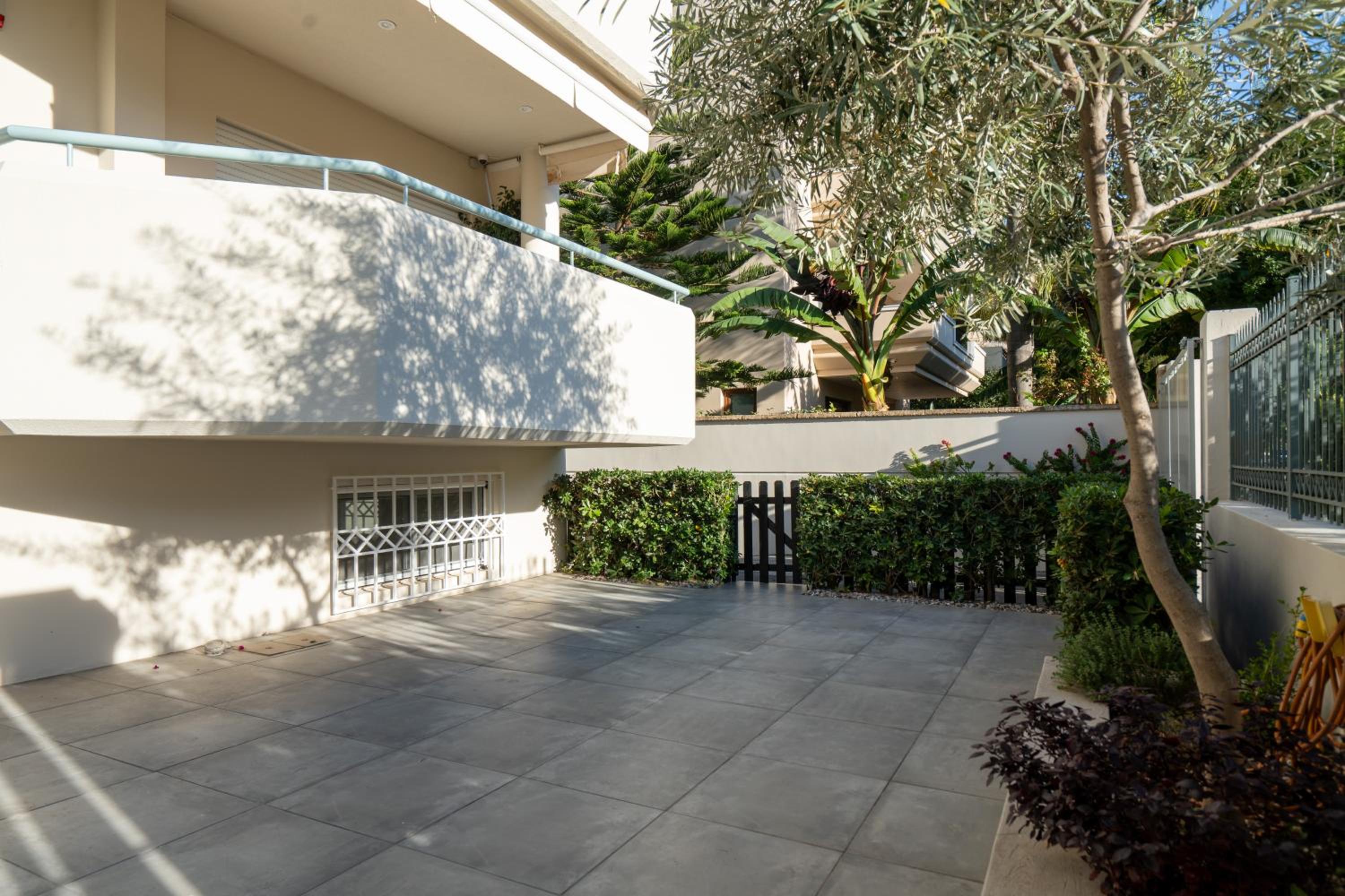 Bright, Cosy Studio close to Glyfada Beach & Center