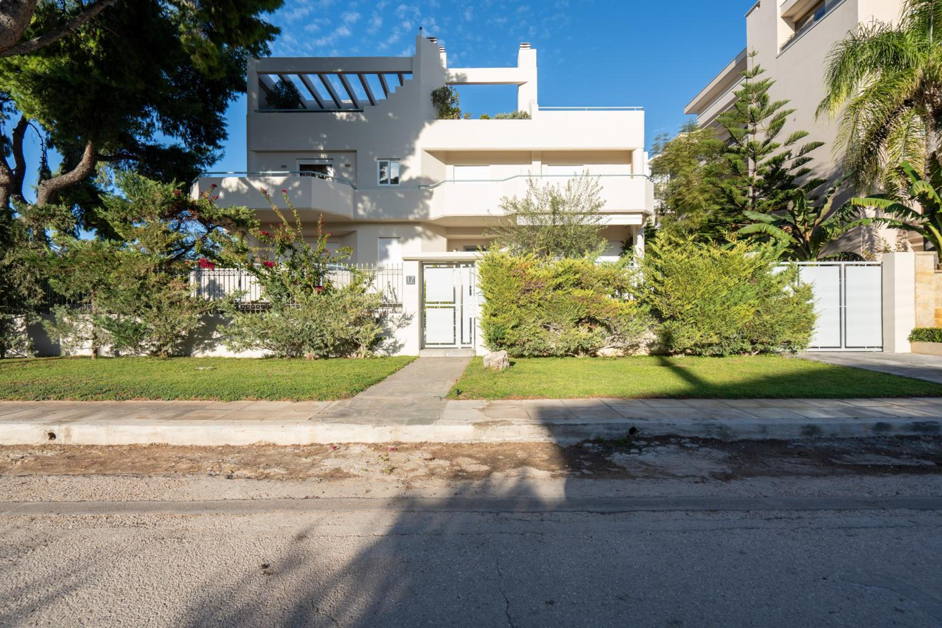 Hotel Bright, Cosy Studio close to Glyfada Beach & Center - Image 1