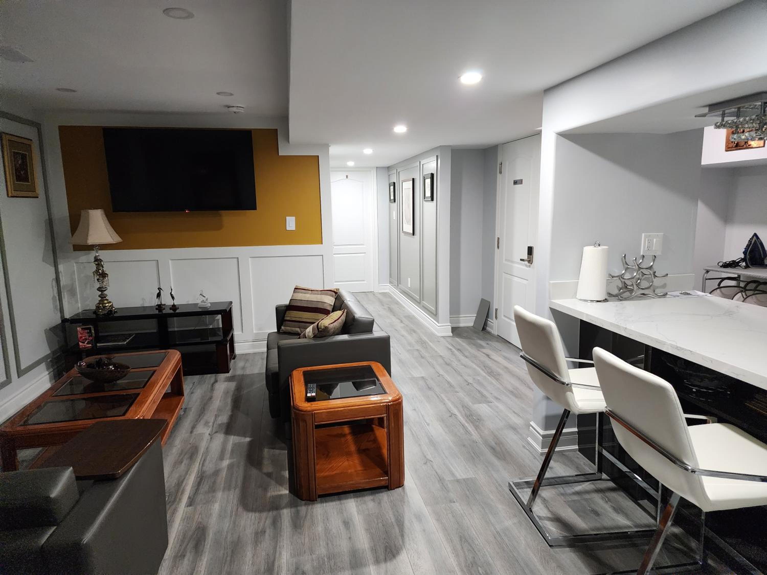LUXURY 2-BEDROOMS UNIT WITH WIFI, LDR & PARKING.