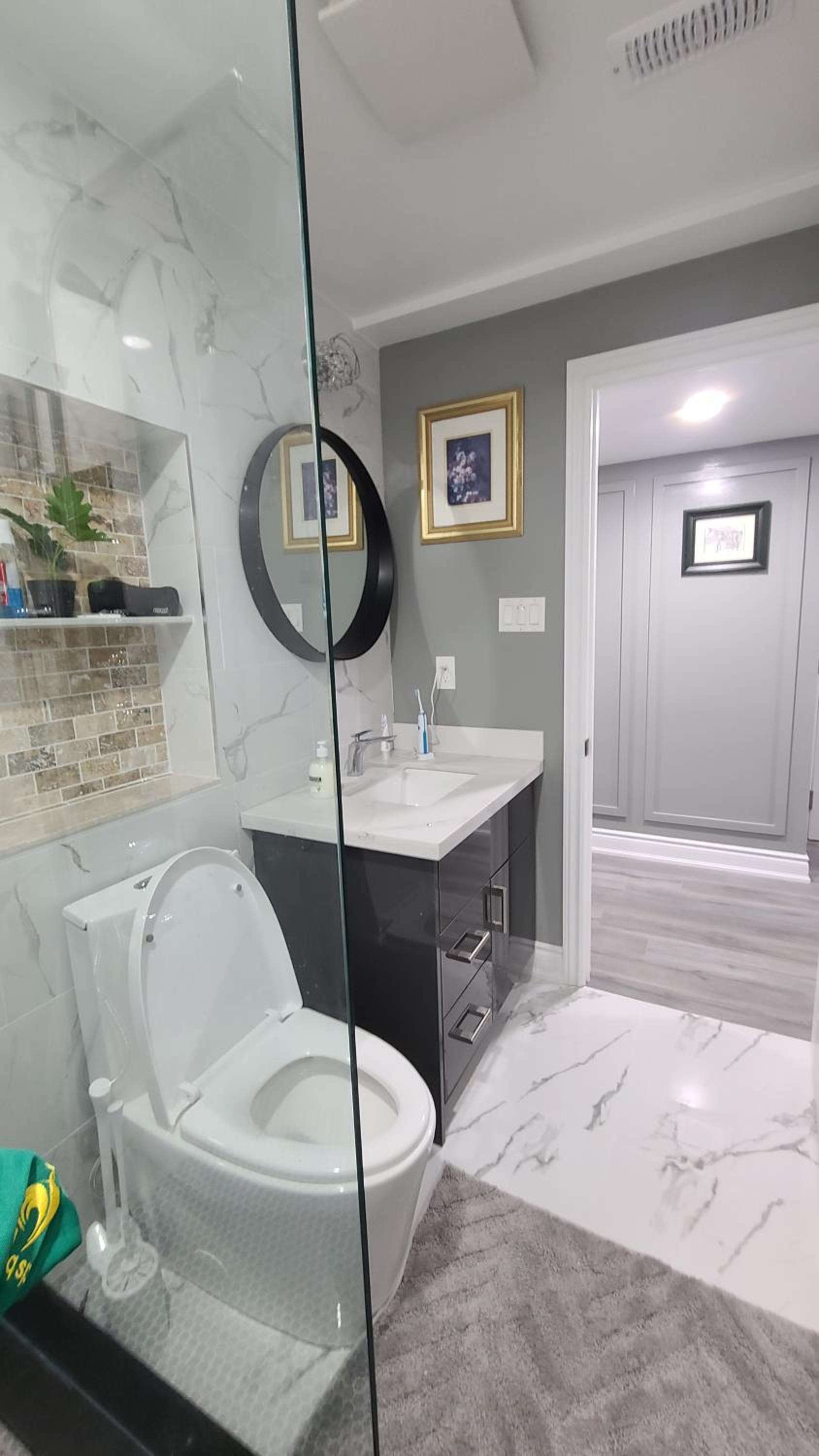 LUXURY 2-BEDROOMS UNIT WITH WIFI, LDR & PARKING.